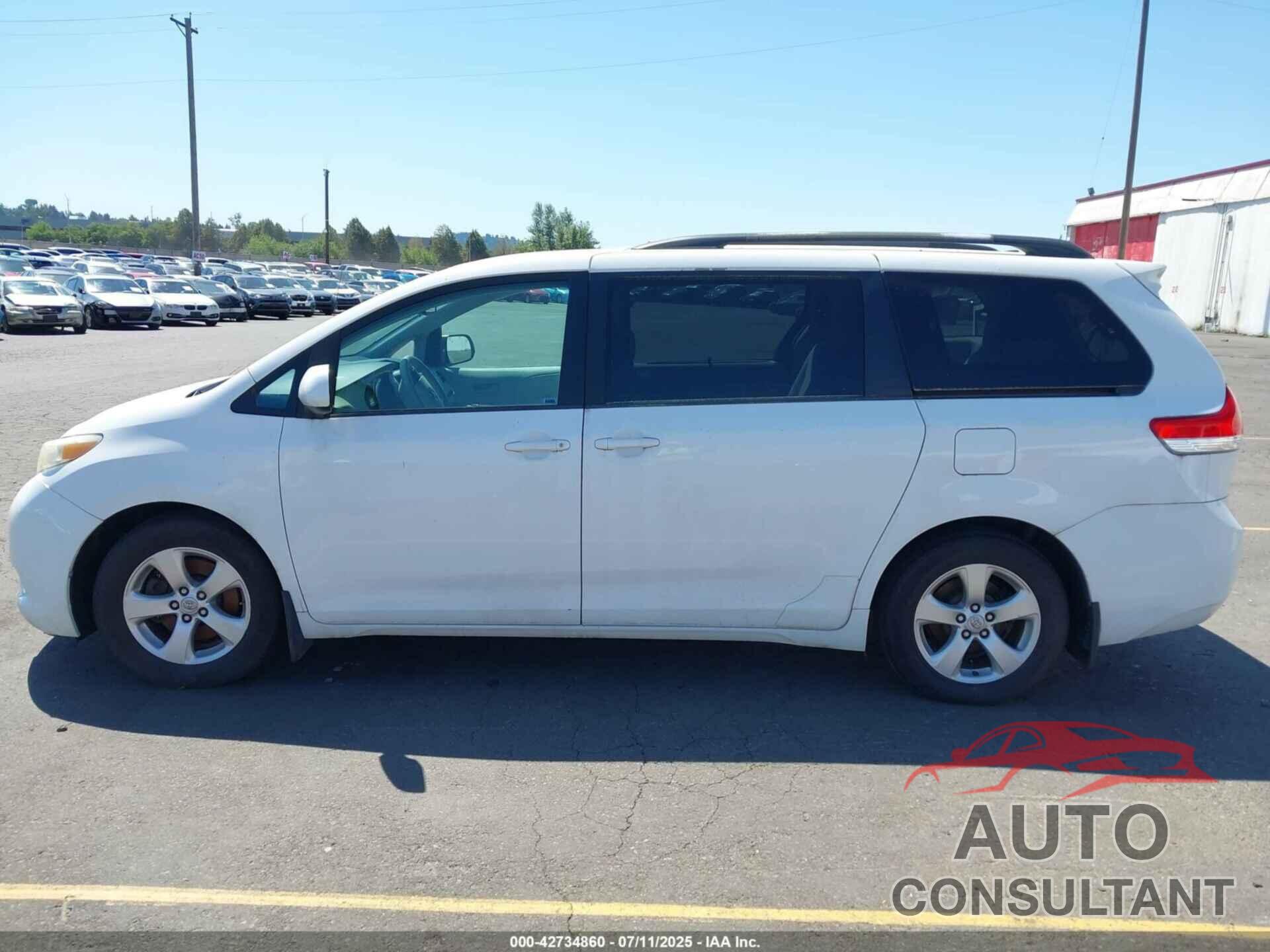 TOYOTA SIENNA 2013 - 5TDKK3DC0DS352376