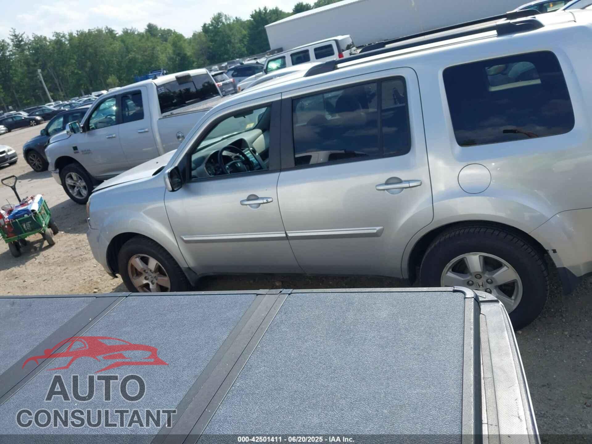 HONDA PILOT 2011 - 5FNYF4H48BB064467