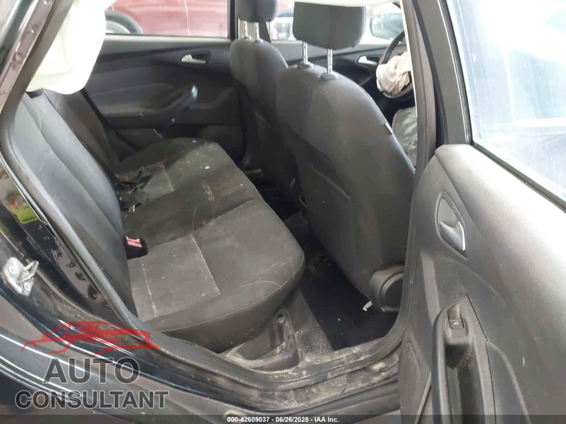 FORD FOCUS 2015 - 1FADP3F22FL268696