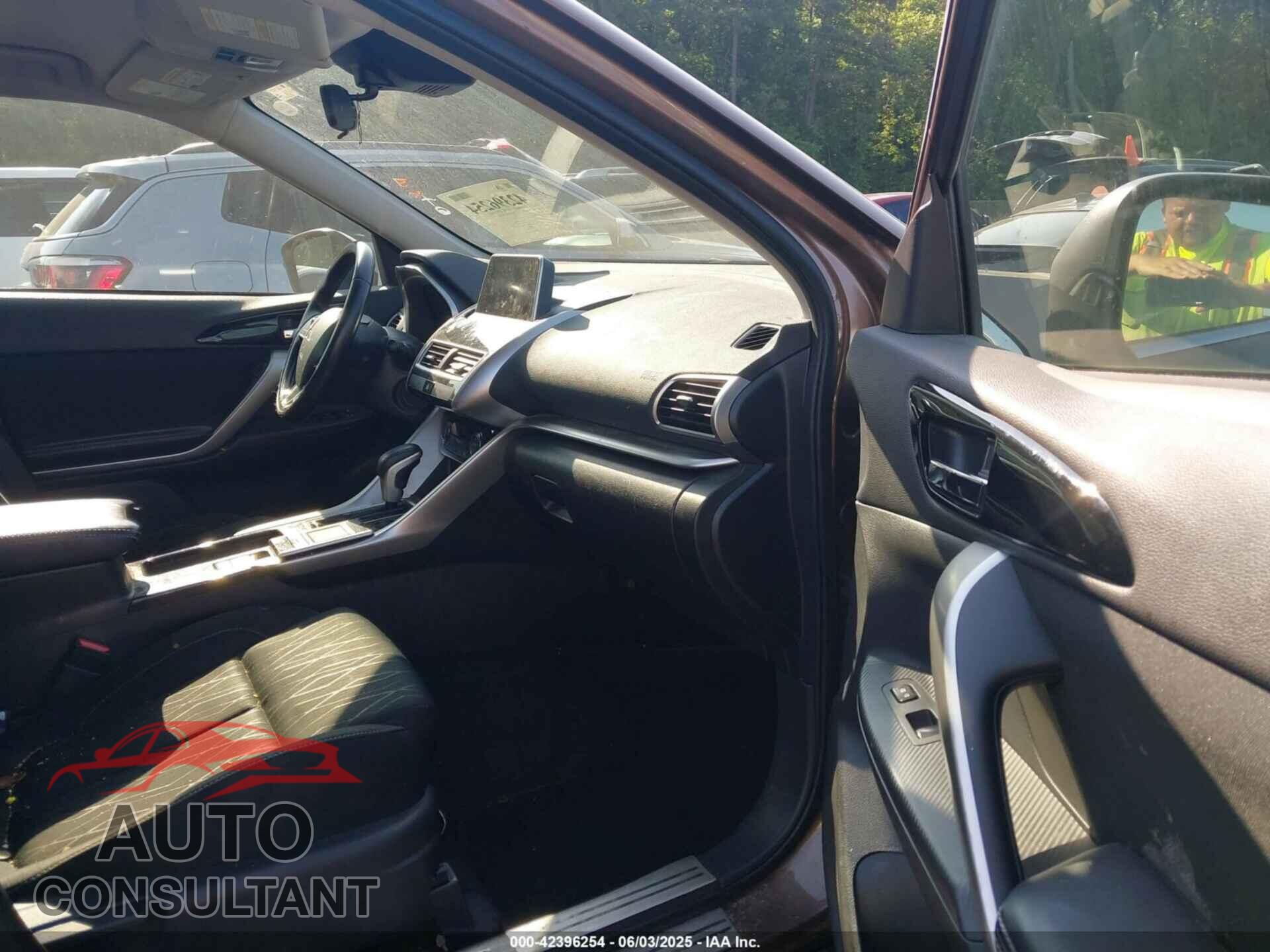 MITSUBISHI ECLIPSE CROSS 2020 - JA4AS5AA3LZ002452