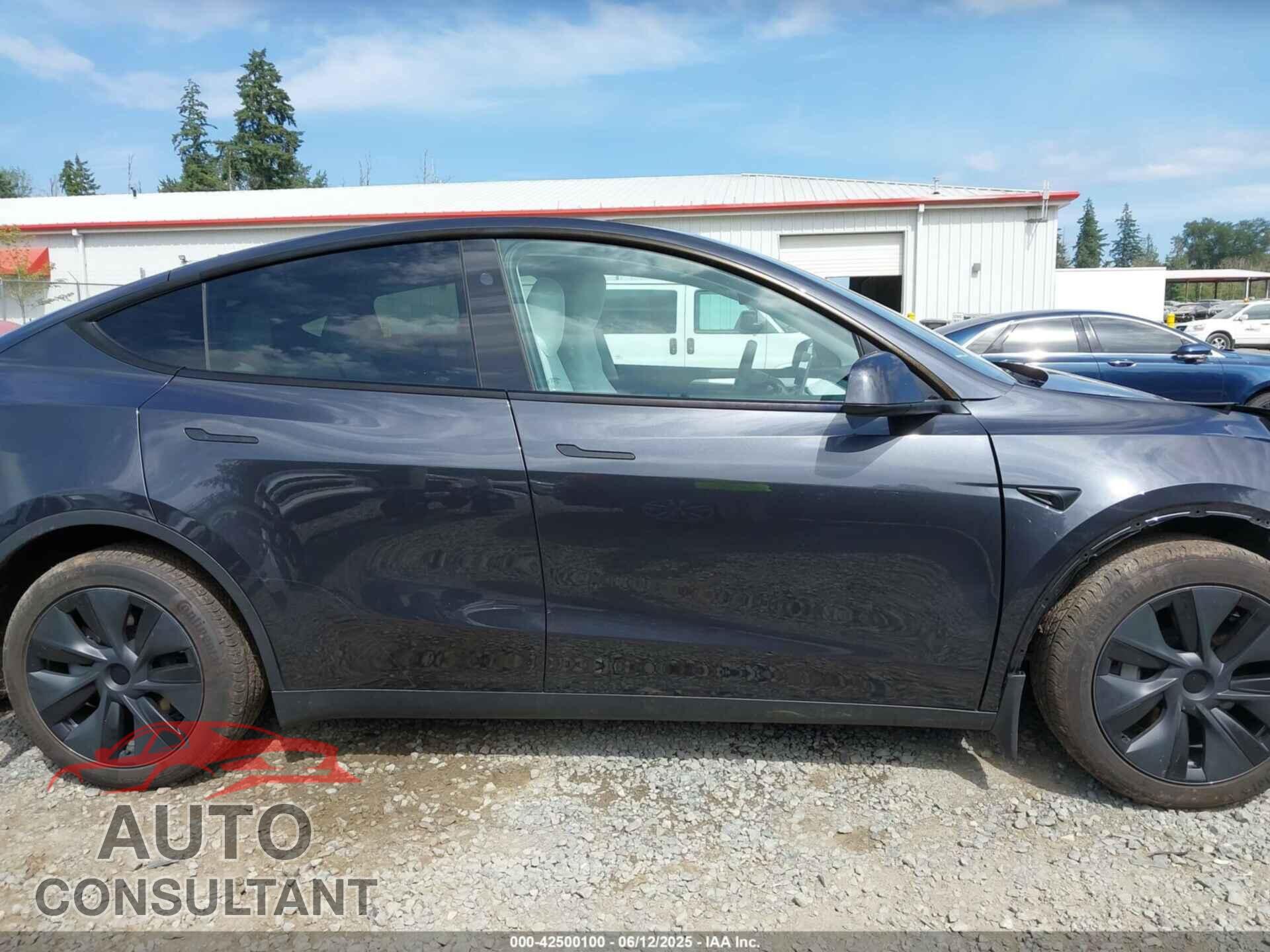 TESLA MODEL Y 2024 - 7SAYGDEE9RF190862