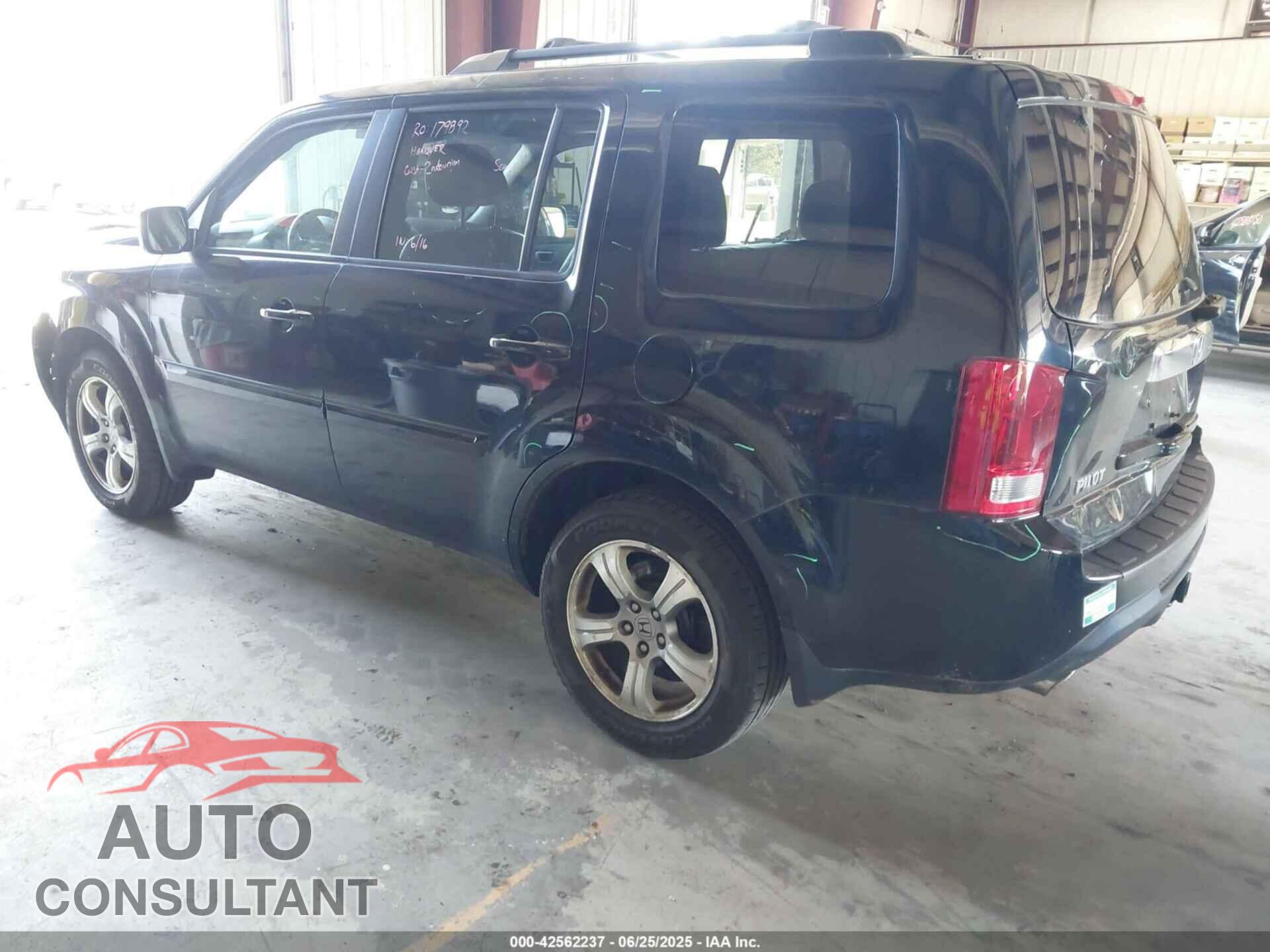 HONDA PILOT 2015 - 5FNYF4H61FB001752