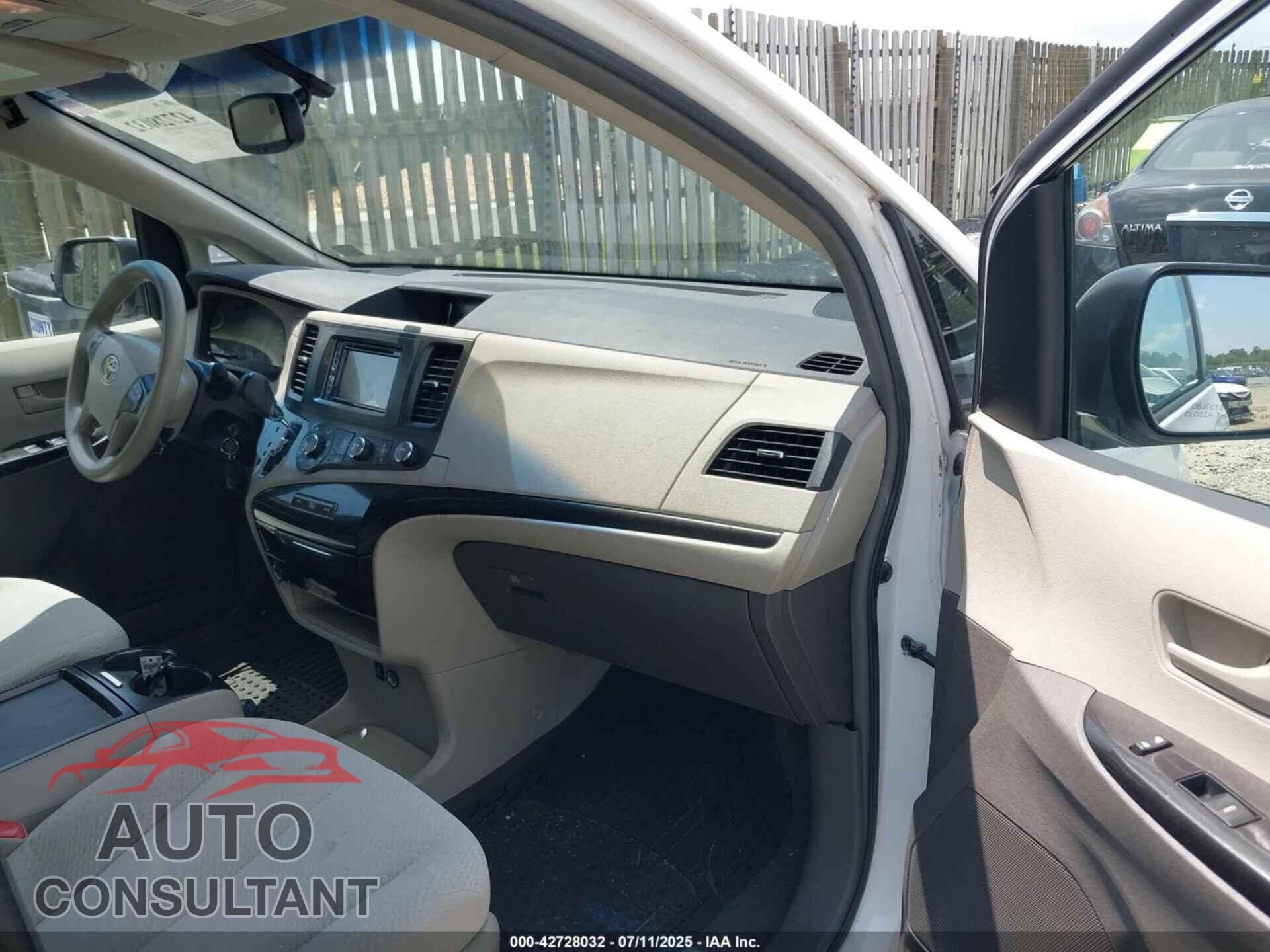 TOYOTA SIENNA 2011 - 5TDKK3DC7BS056932