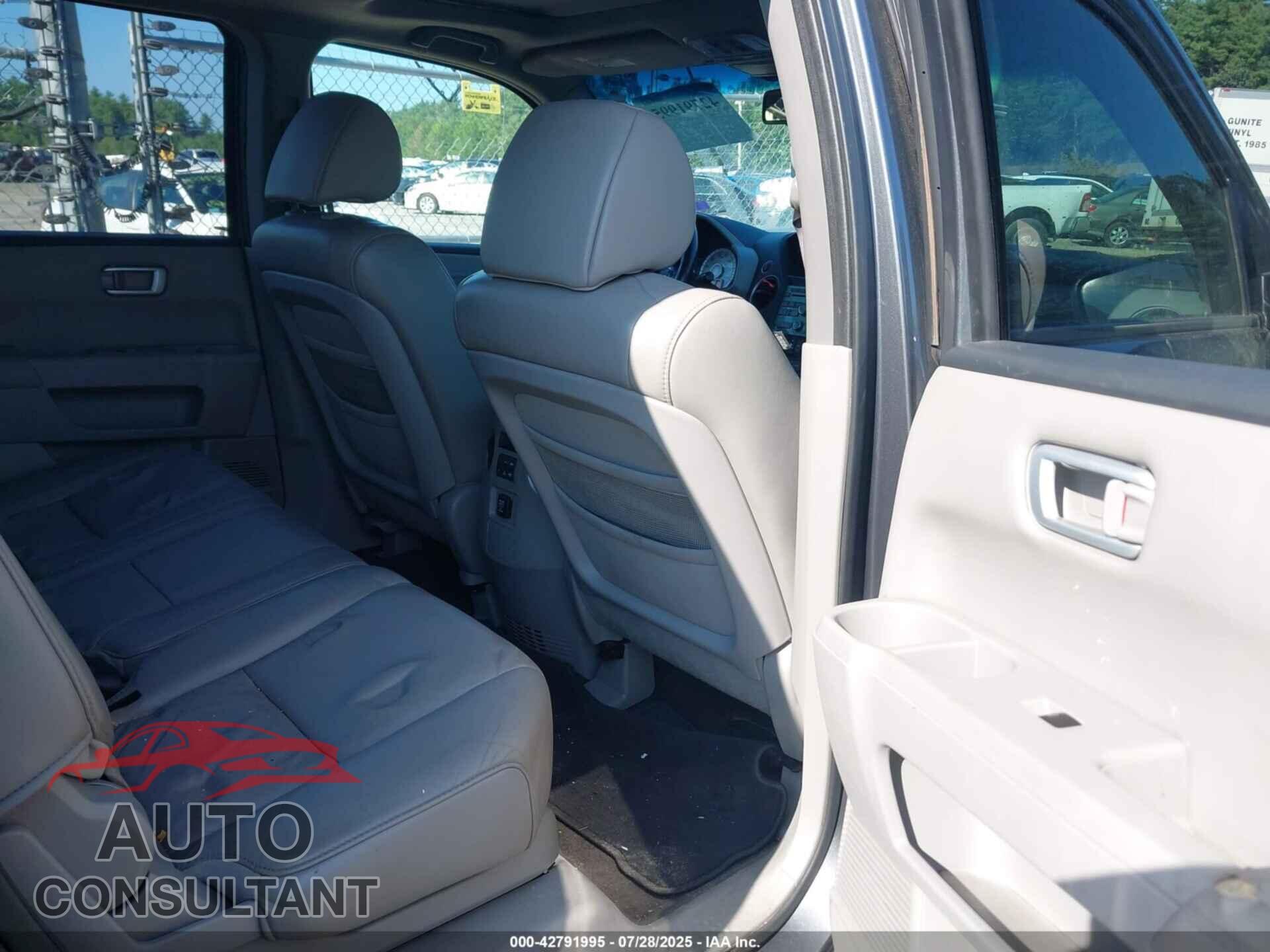 HONDA PILOT 2011 - 5FNYF4H57BB024583
