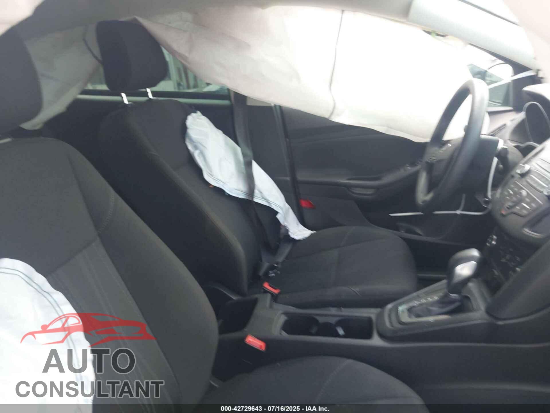 FORD FOCUS 2017 - 1FADP3E20HL277353