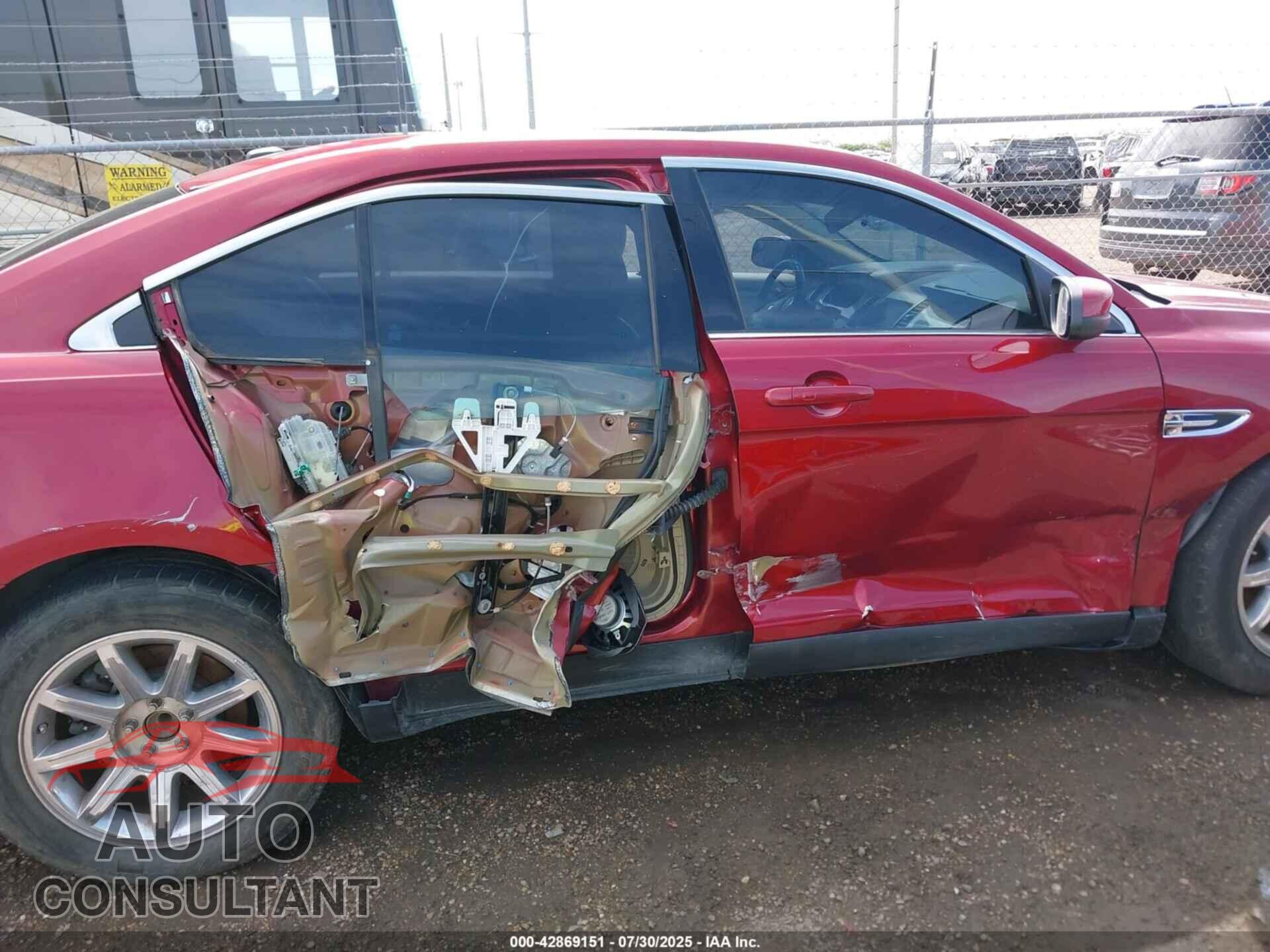 FORD TAURUS 2015 - 1FAHP2E86FG193589