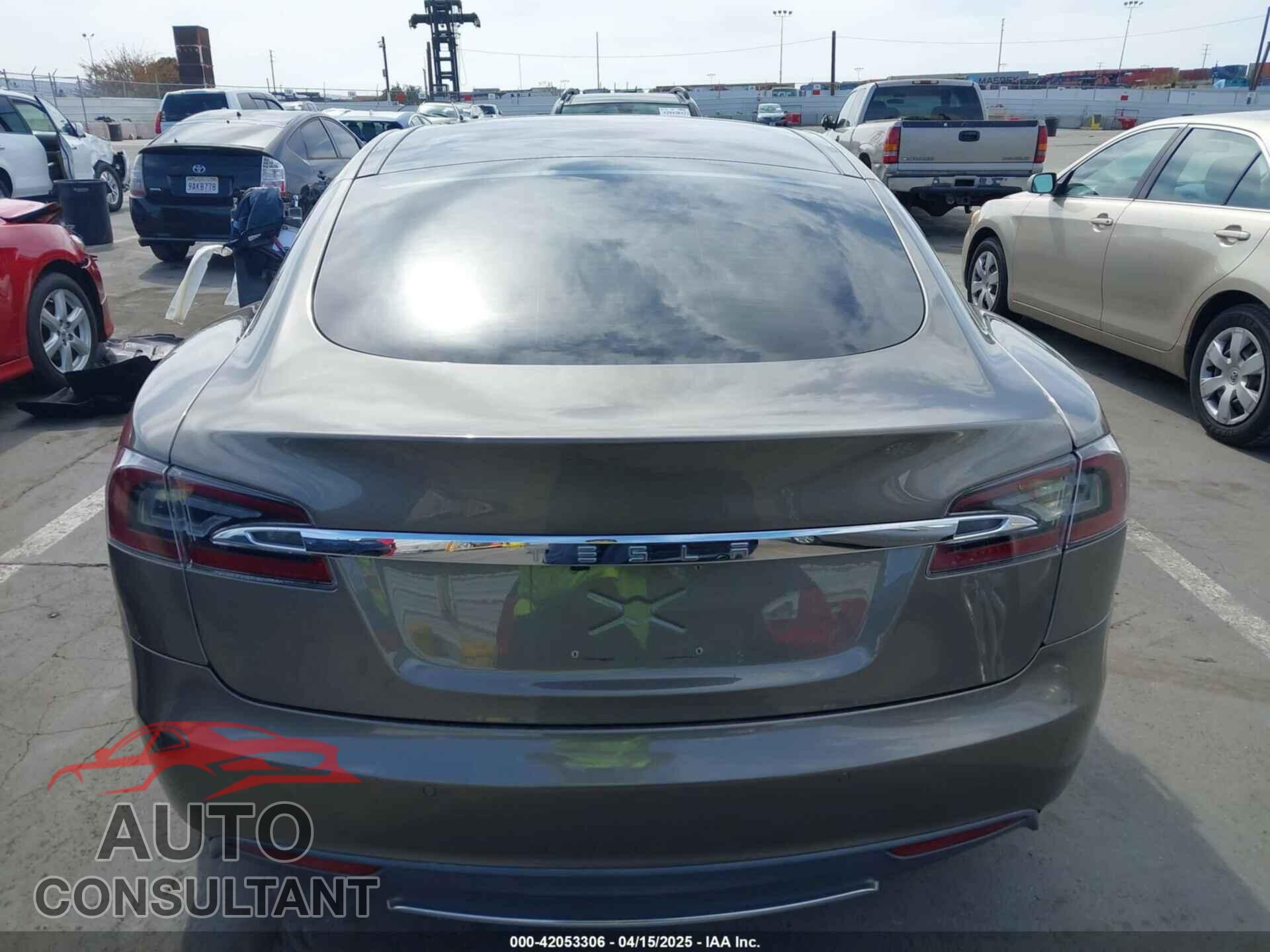 TESLA MODEL S 2015 - 5YJSA1E14FF120455