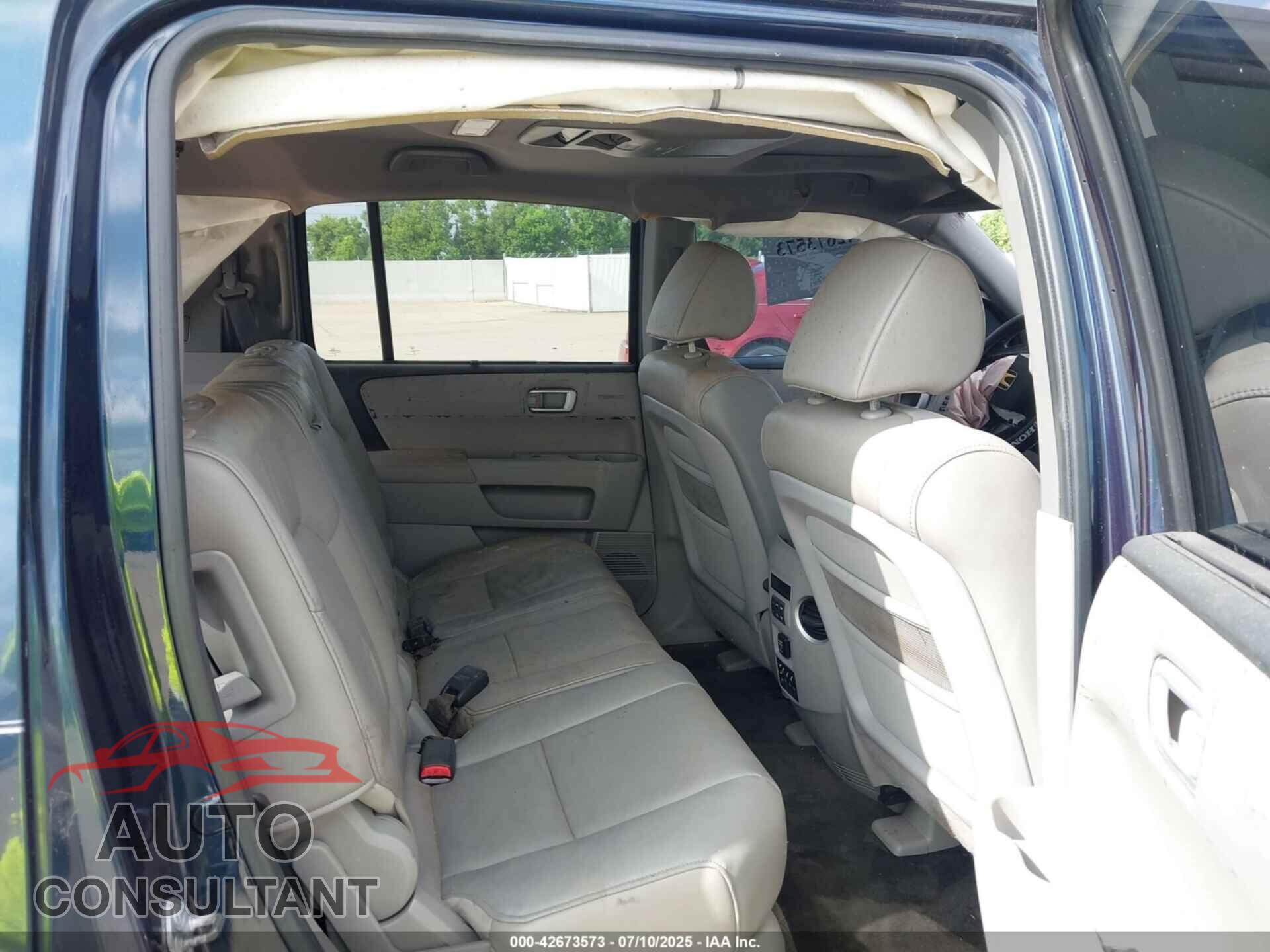 HONDA PILOT 2011 - 5FNYF4H96BB067461