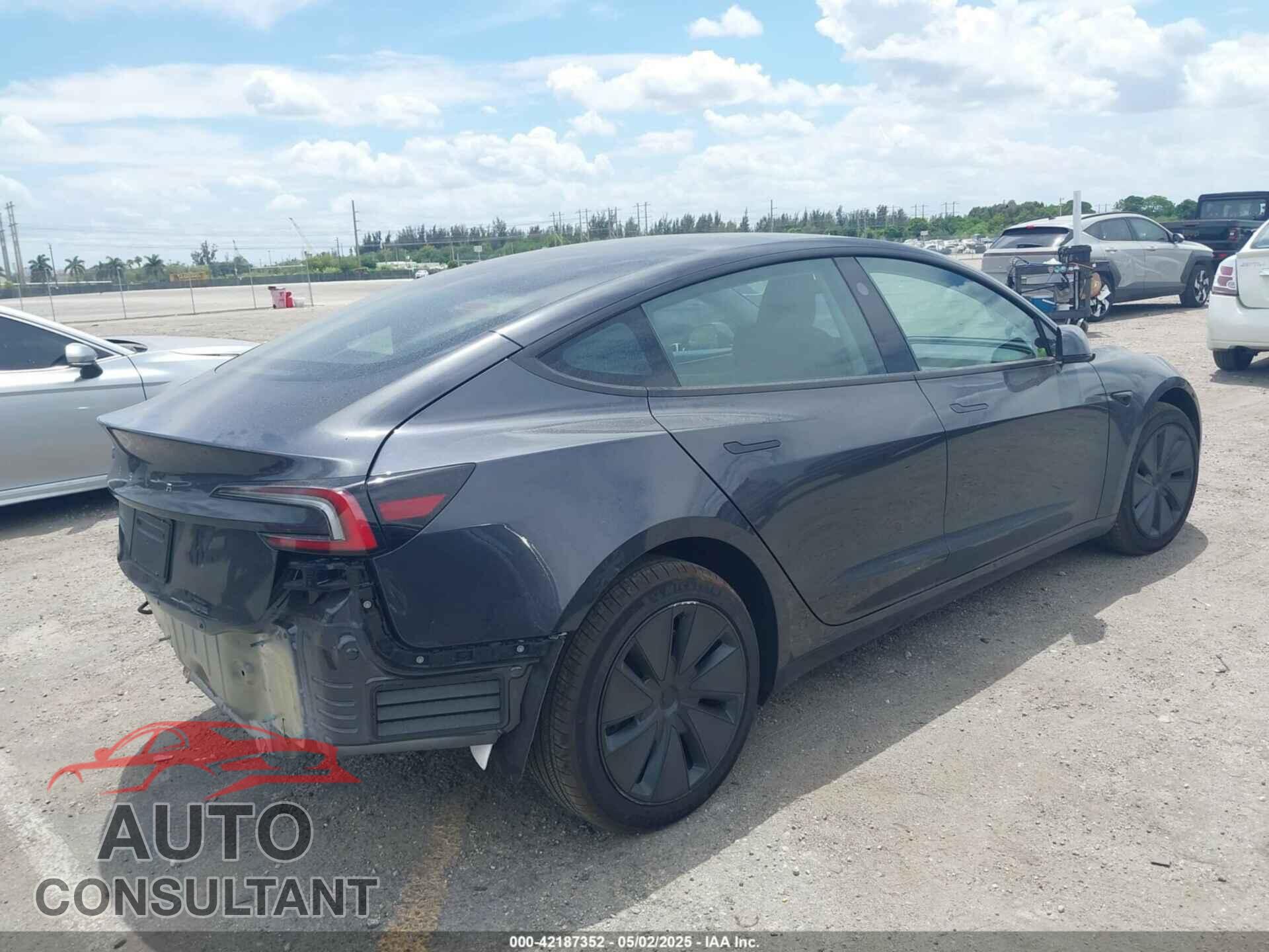 TESLA MODEL 3 2025 - 5YJ3E1EA1SF903204