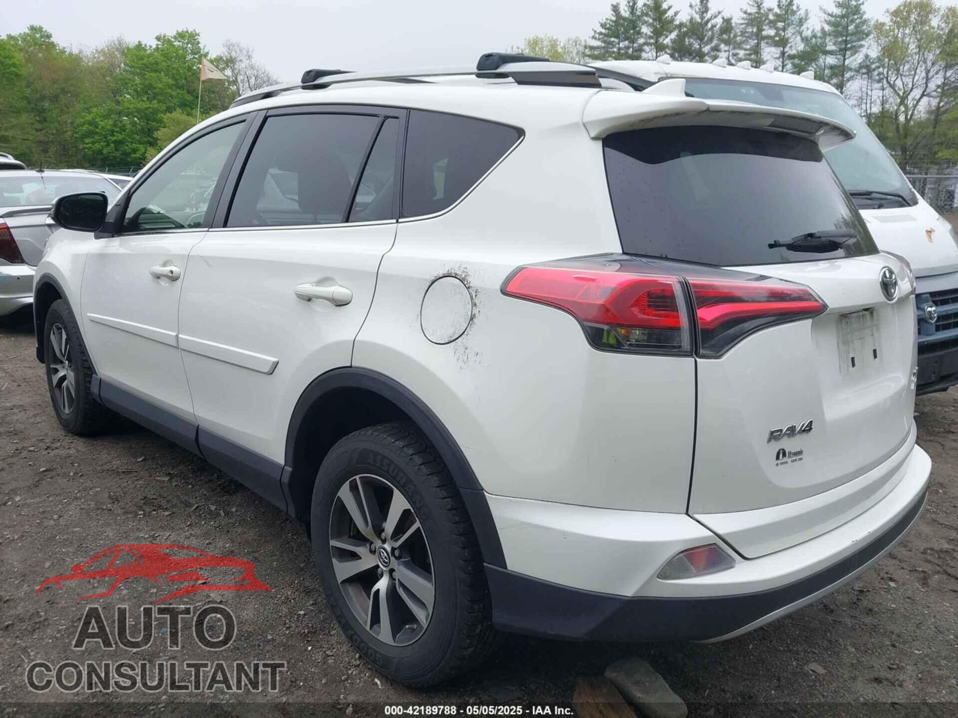 TOYOTA RAV4 2018 - JTMRFREV7JD250084