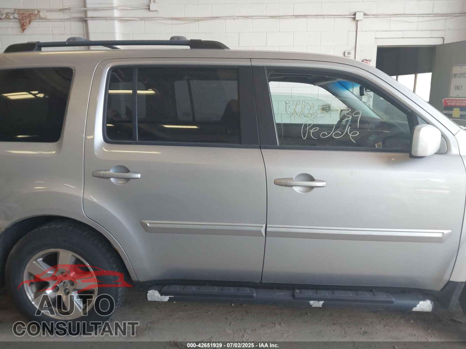 HONDA PILOT 2011 - 5FNYF4H52BB047494