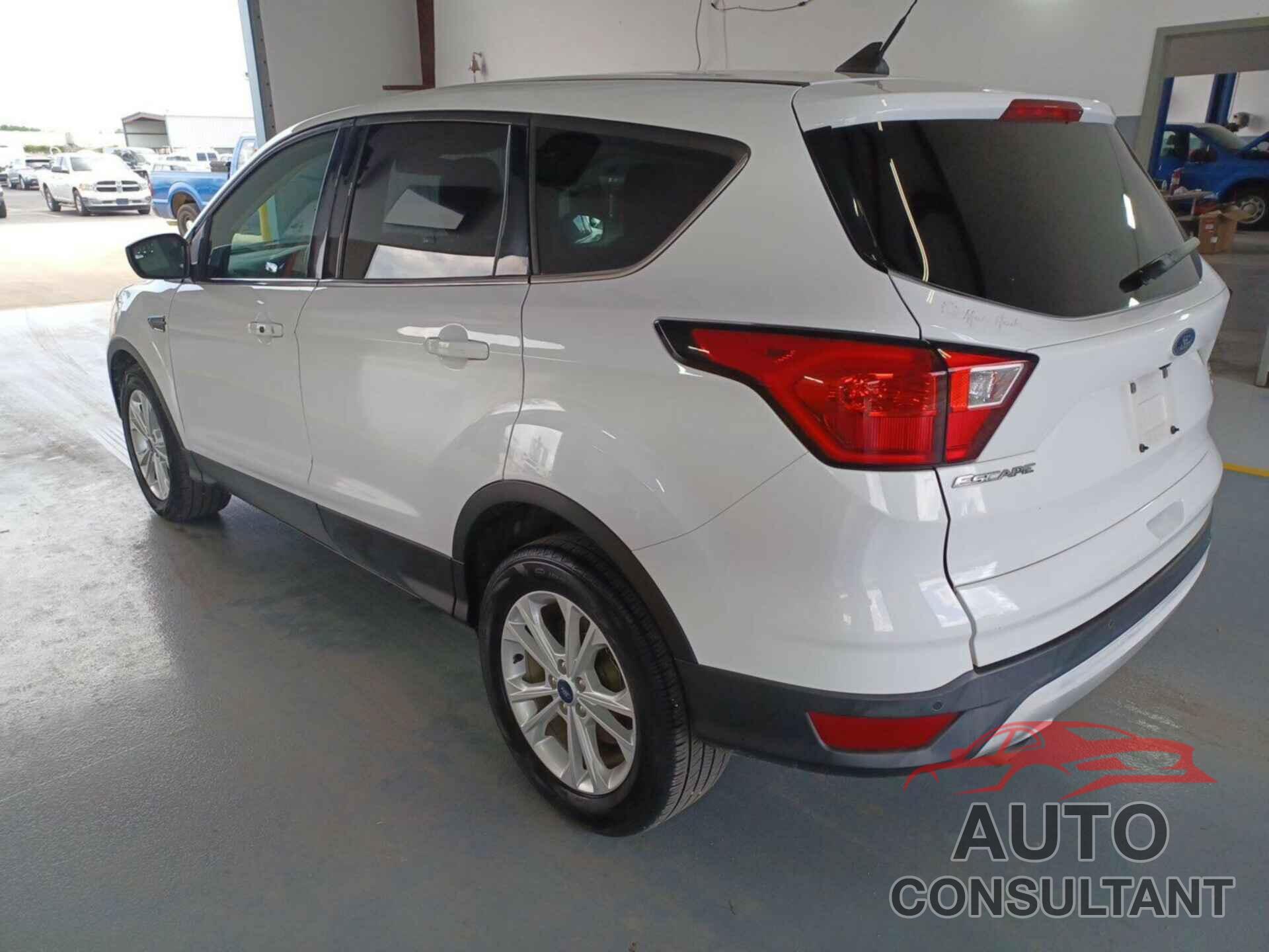 FORD ESCAPE 2019 - 1FMCU0GD9KUB65854