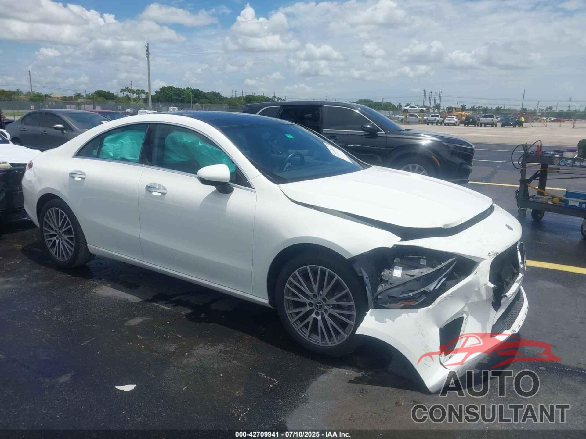 MERCEDES-BENZ CLA 250 COUPE 2023 - W1K5J4GB8PN353039