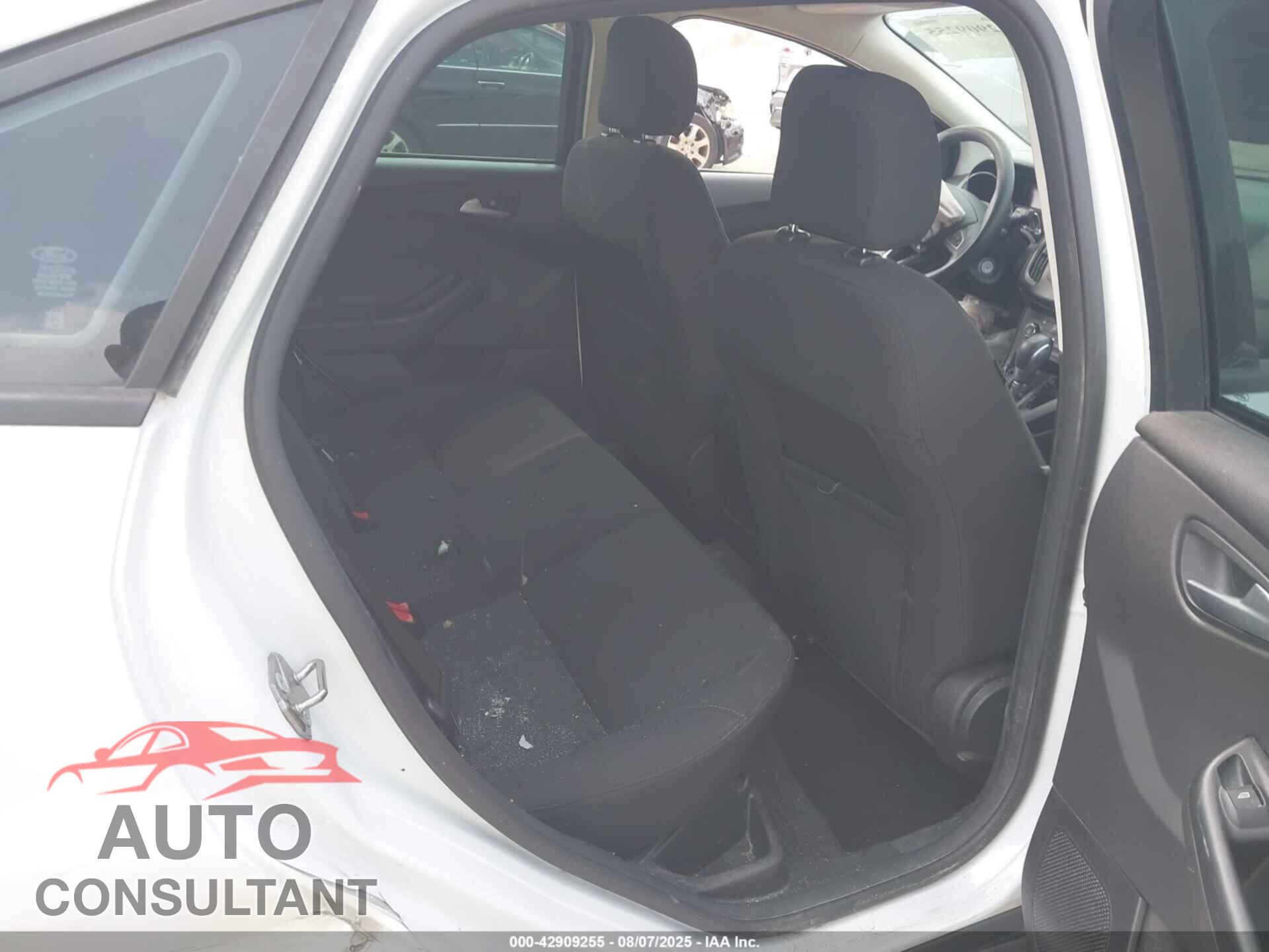 FORD FOCUS 2017 - 1FADP3F26HL319104