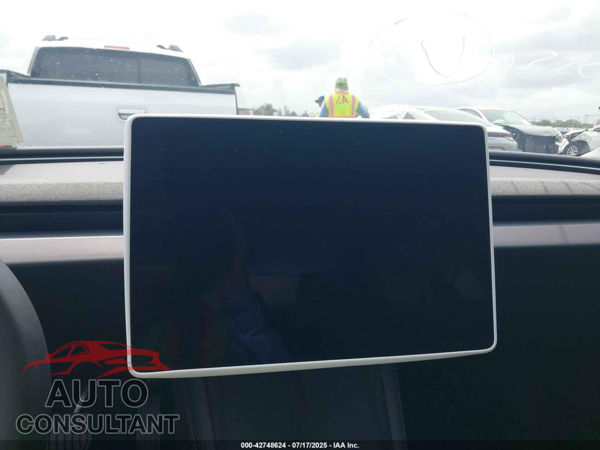 TESLA MODEL 3 2025 - 5YJ3E1EA5SF970551