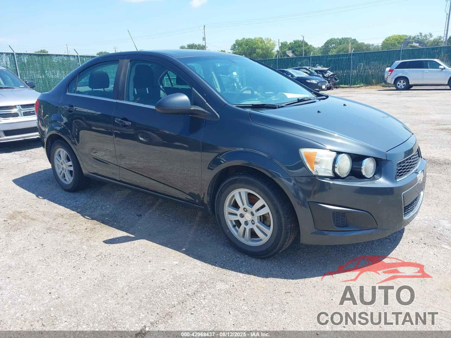 CHEVROLET SONIC 2015 - 1G1JC5SB2F4113224