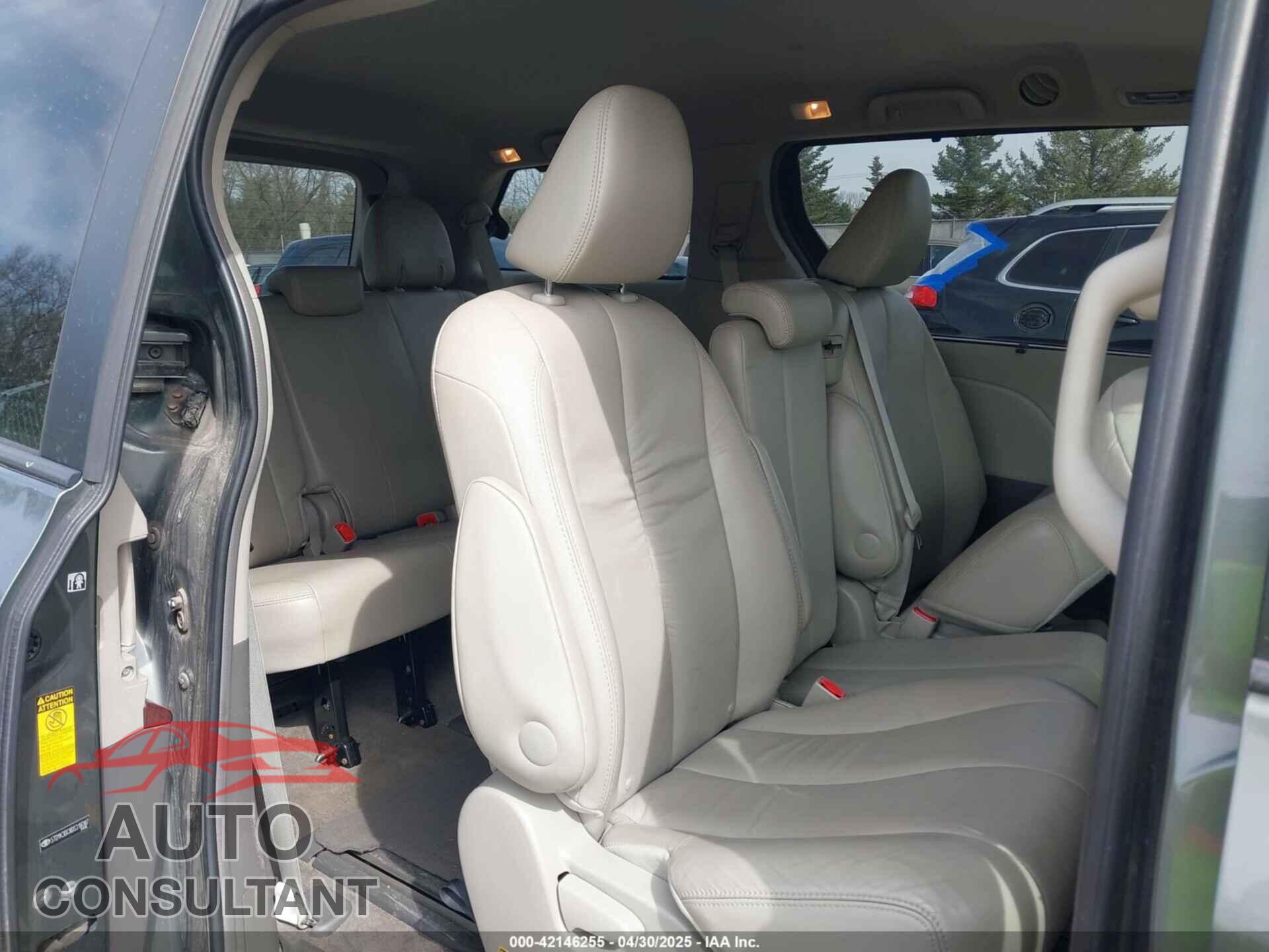 TOYOTA SIENNA 2013 - 5TDYK3DC8DS318387