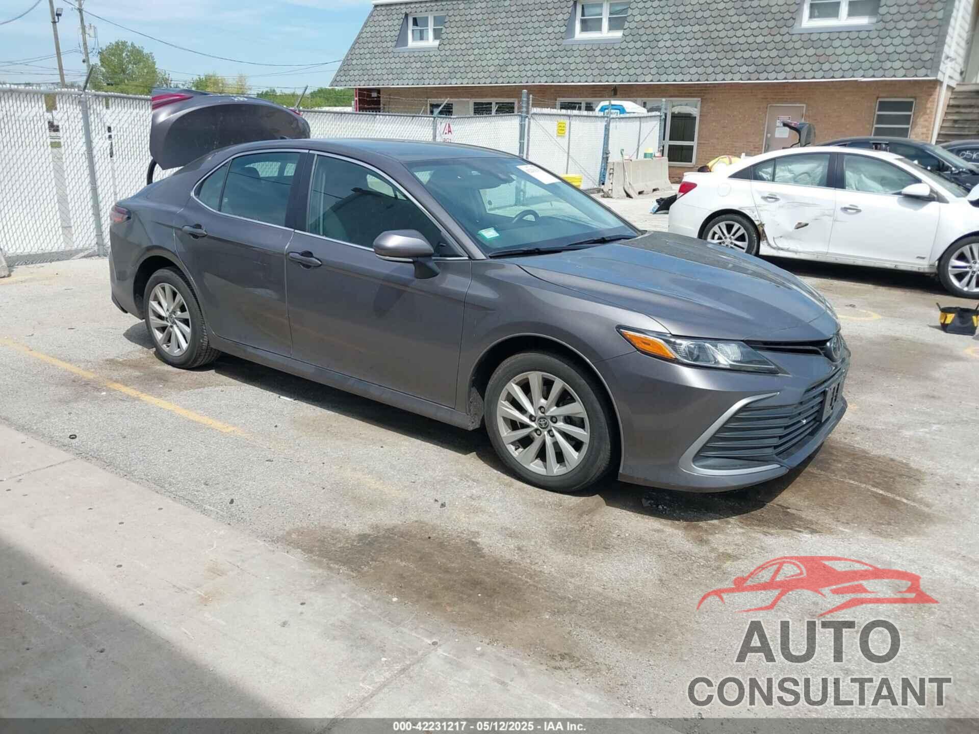 TOYOTA CAMRY 2022 - 4T1R11AK9NU658132