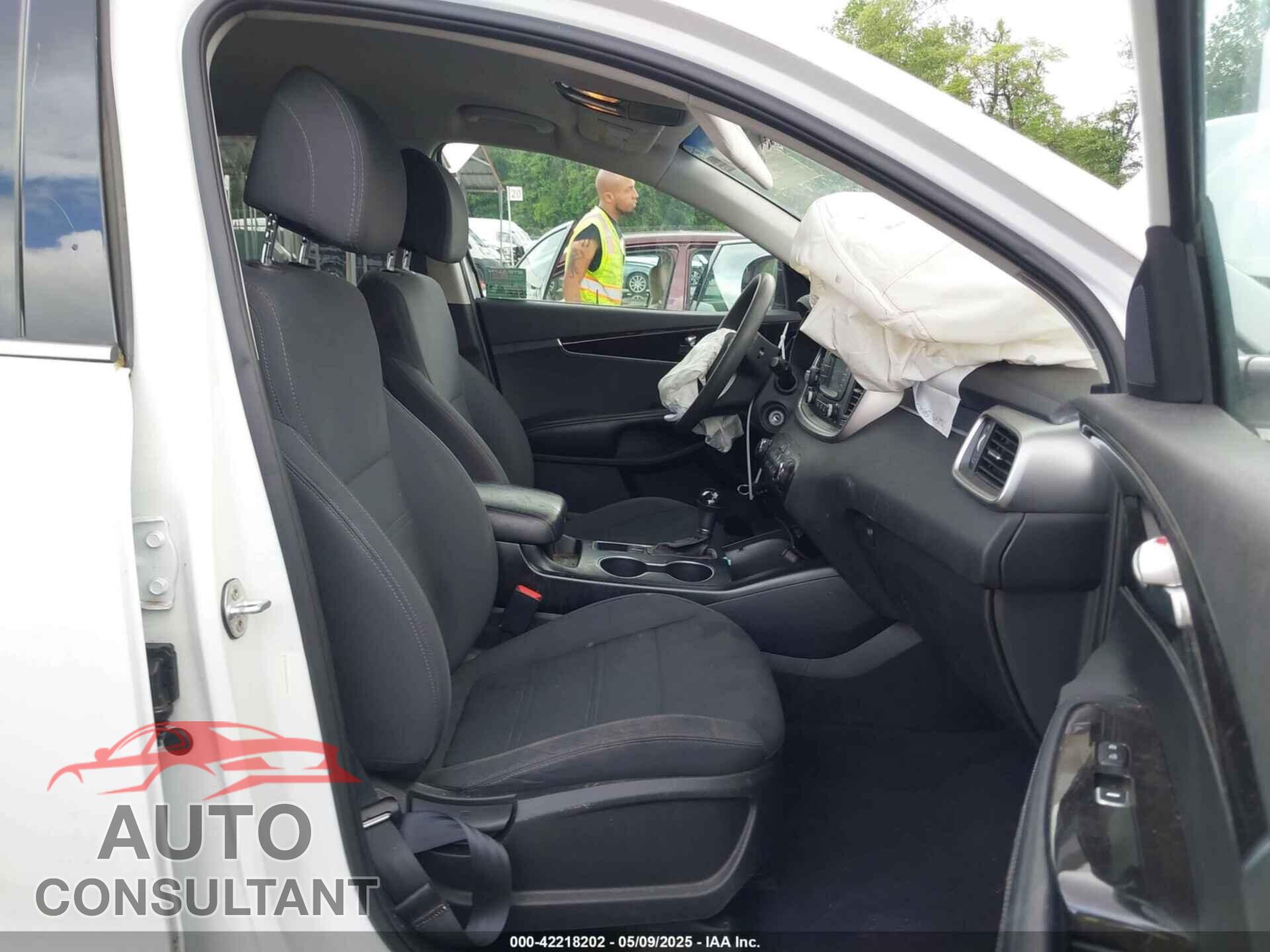 KIA SORENTO 2017 - 5XYPGDA33HG258500