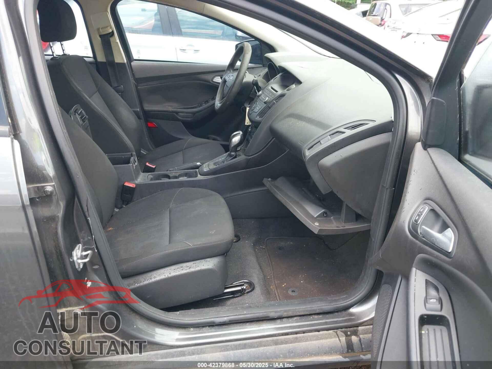 FORD FOCUS 2015 - 1FADP3F29FL227319