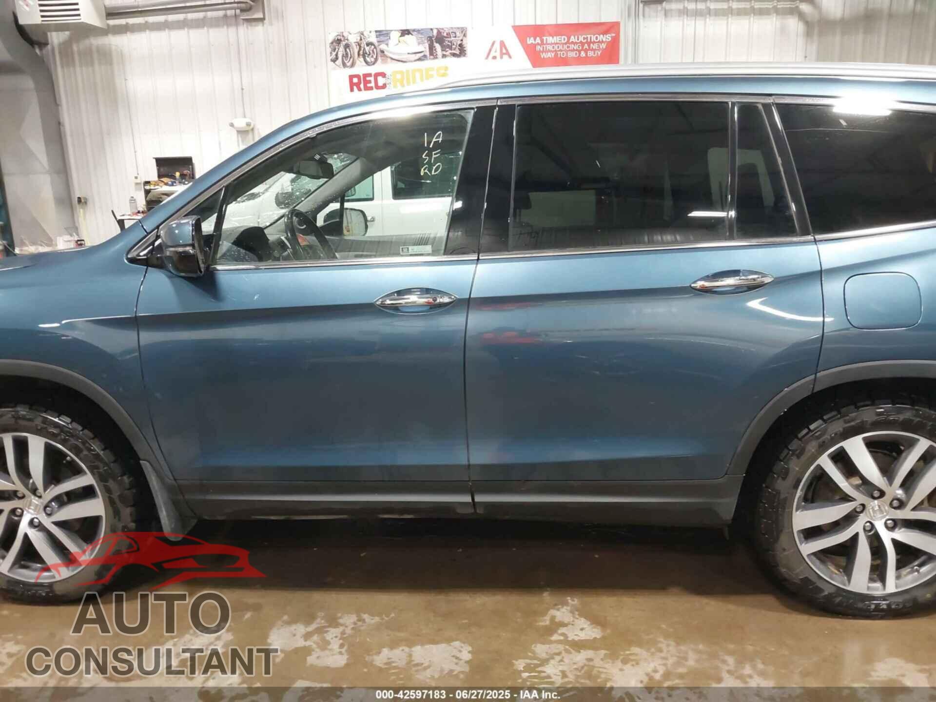 HONDA PILOT 2017 - 5FNYF6H09HB092148
