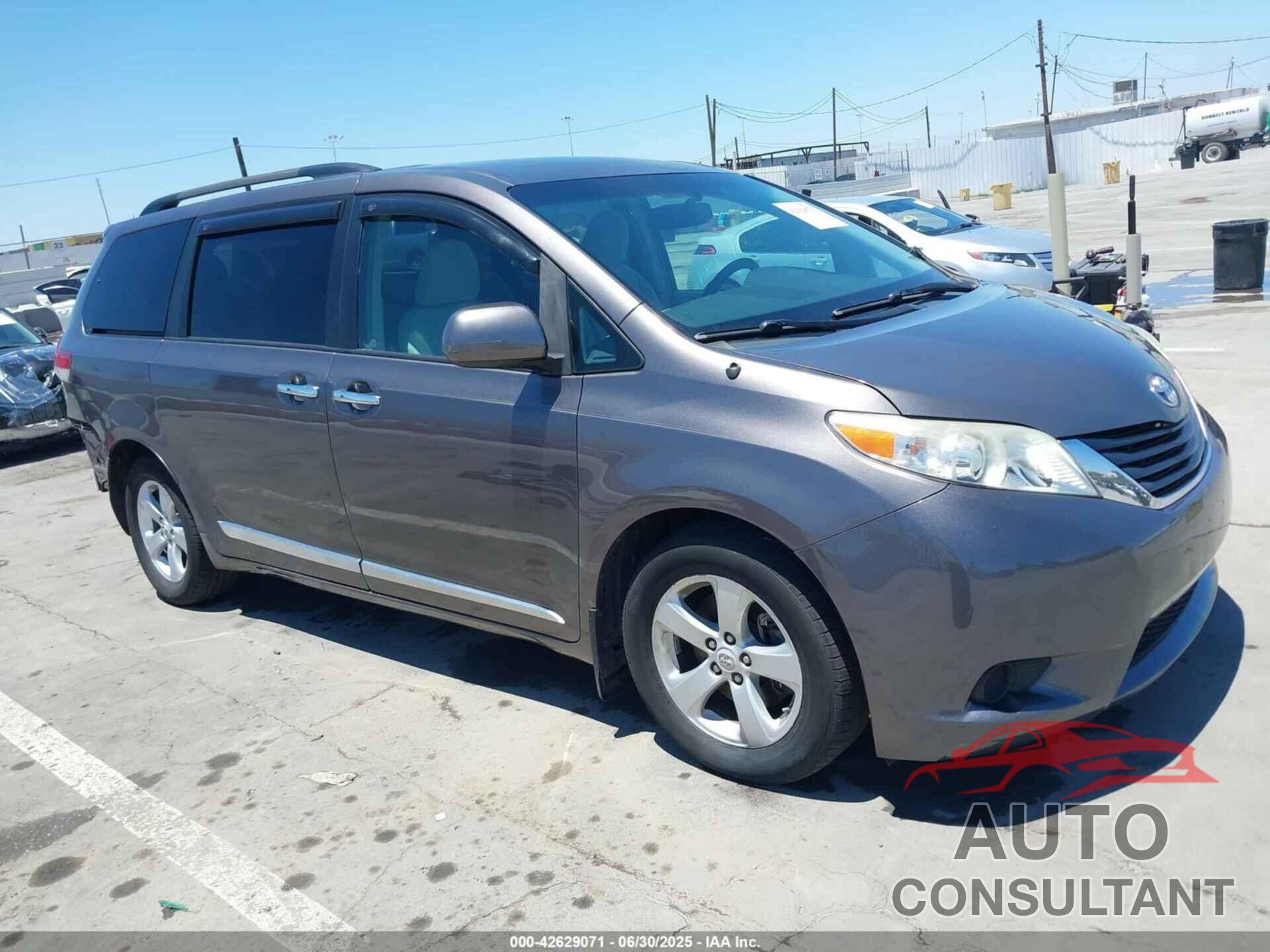 TOYOTA SIENNA 2011 - 5TDKK3DC3BS049461