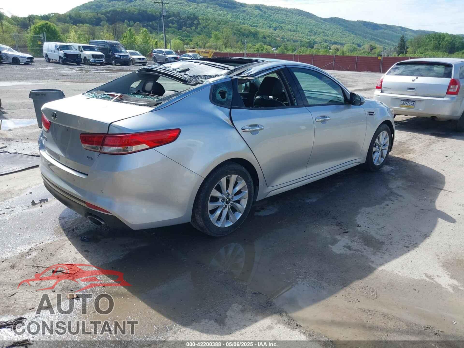 KIA OPTIMA 2018 - 5XXGU4L32JG201575