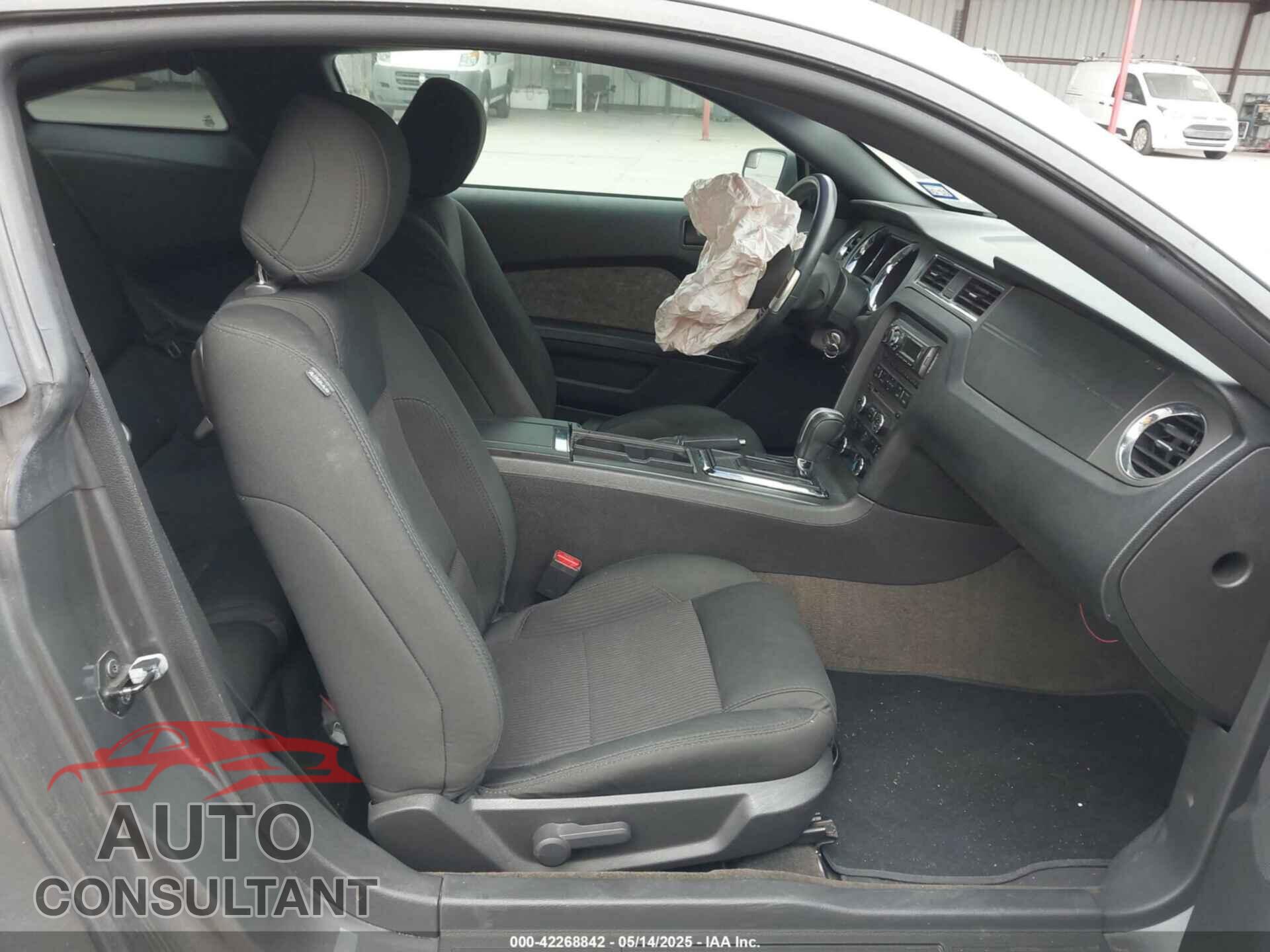 FORD MUSTANG 2013 - 1ZVBP8AM9D5281984