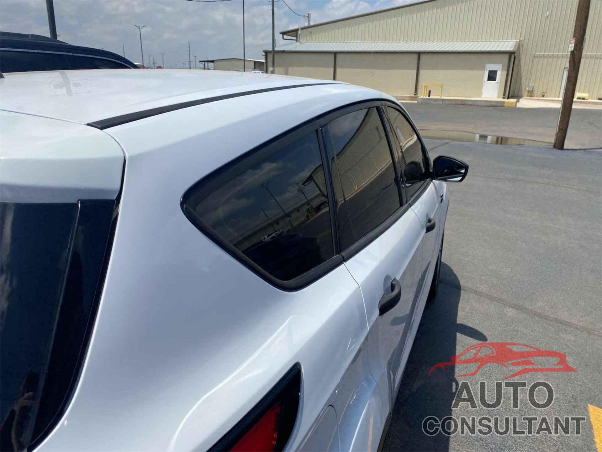 FORD ESCAPE 2017 - 1FMCU0F76HUD77633