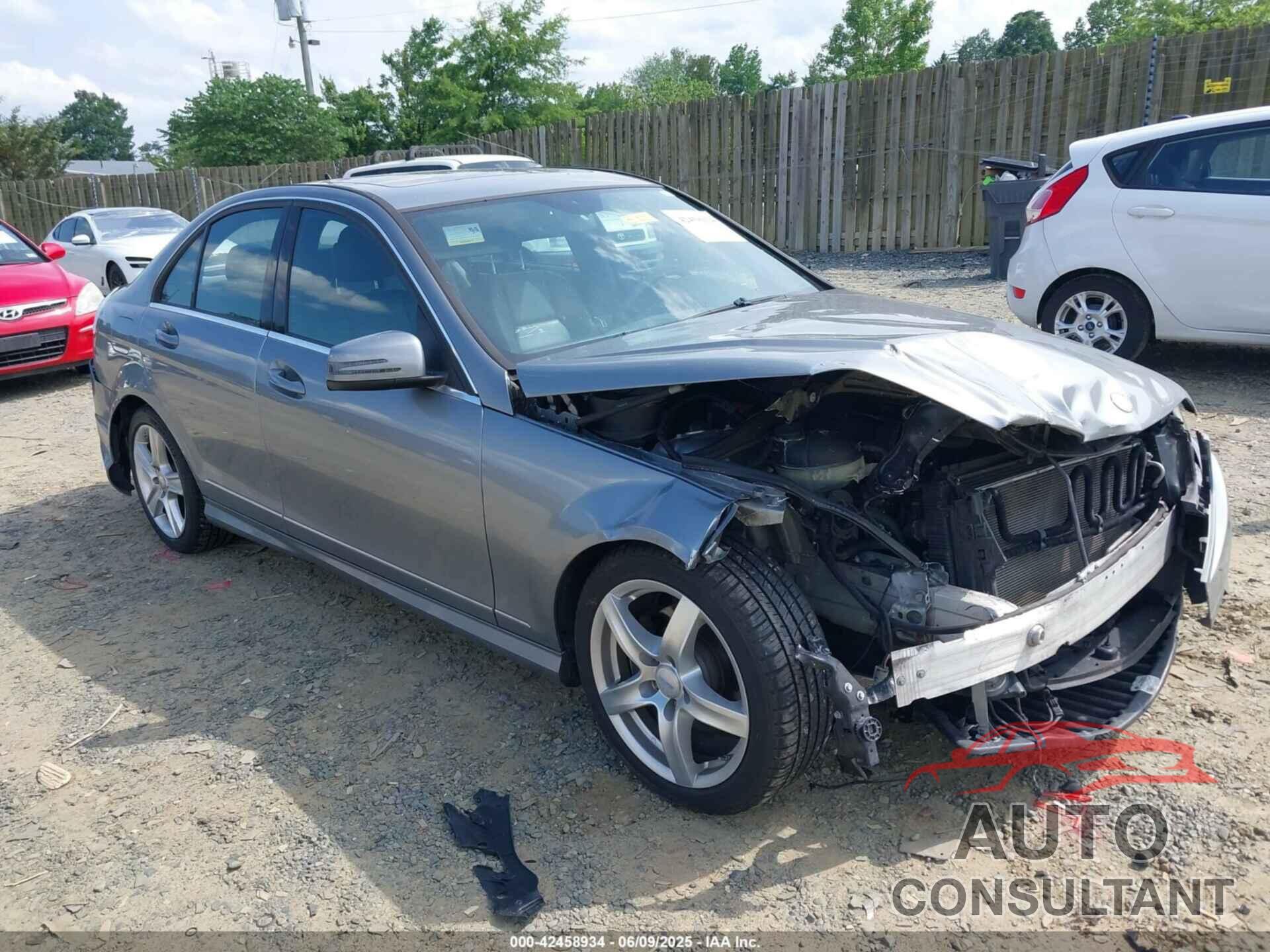 MERCEDES-BENZ C 300 2011 - WDDGF8BB7BR174615