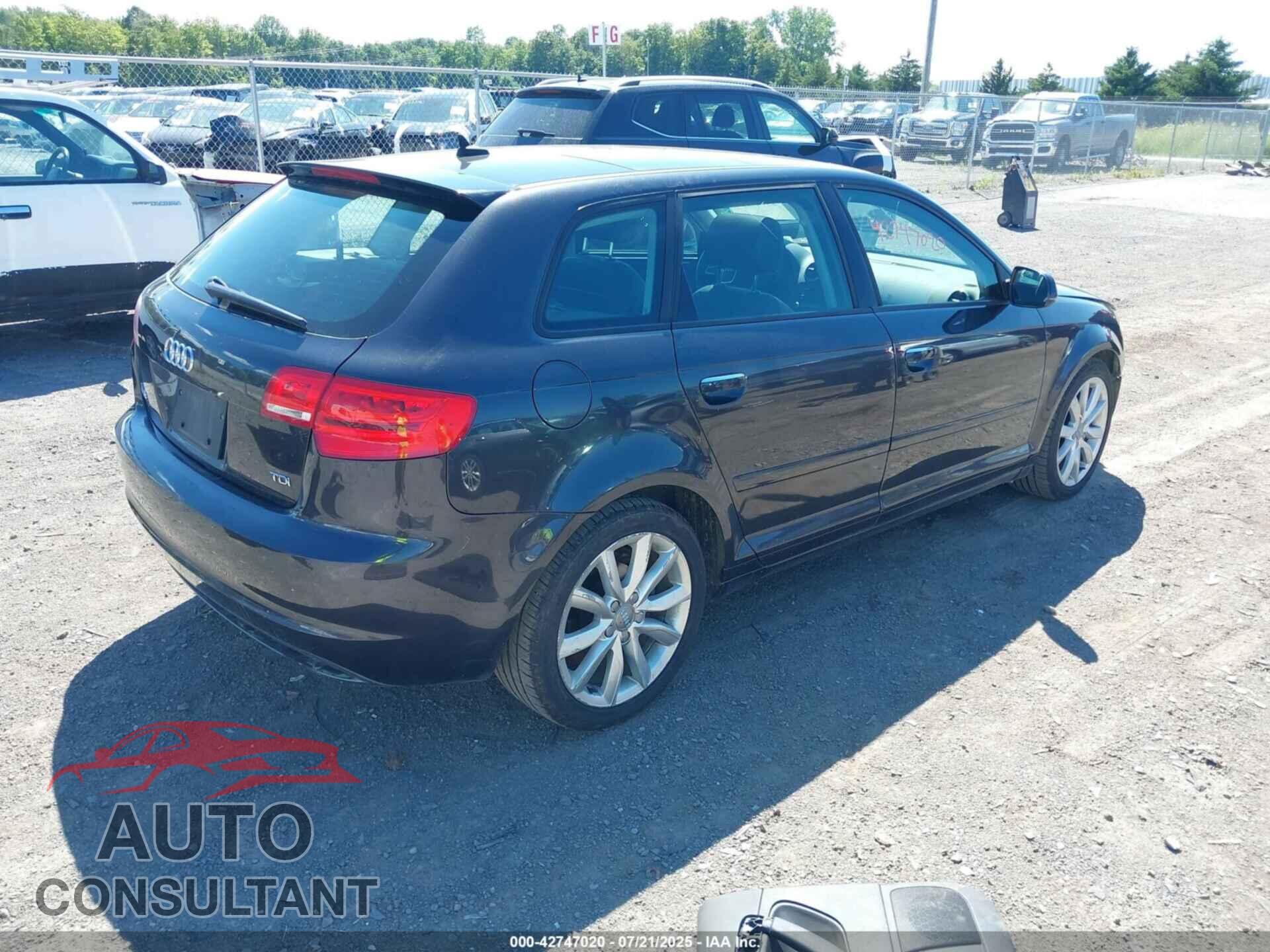 AUDI A3 2011 - WAUBJAFM7BA041872