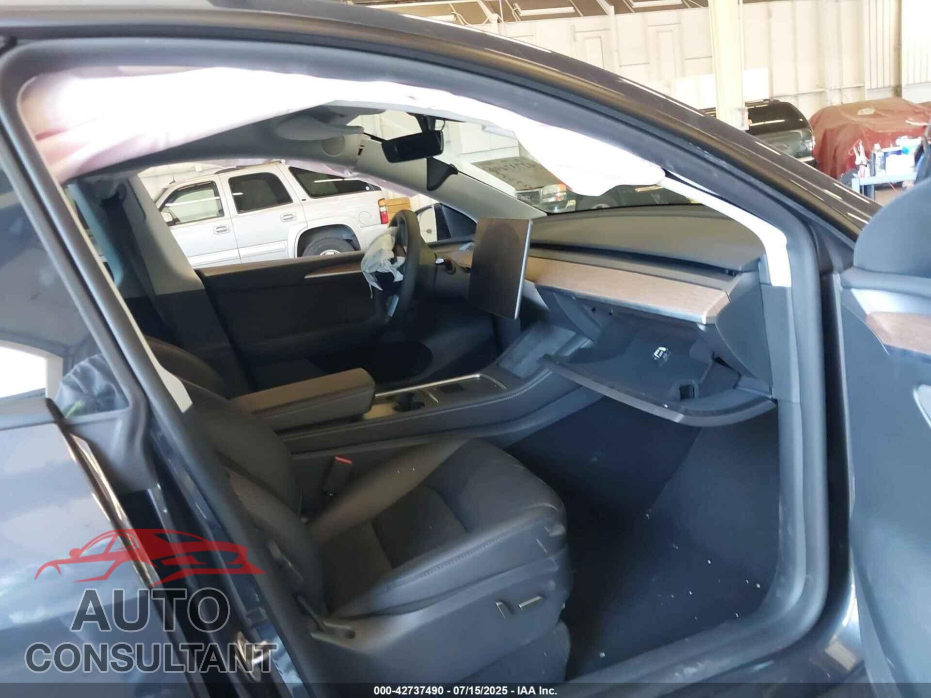 TESLA MODEL Y 2024 - 7SAYGDEE3RF074508