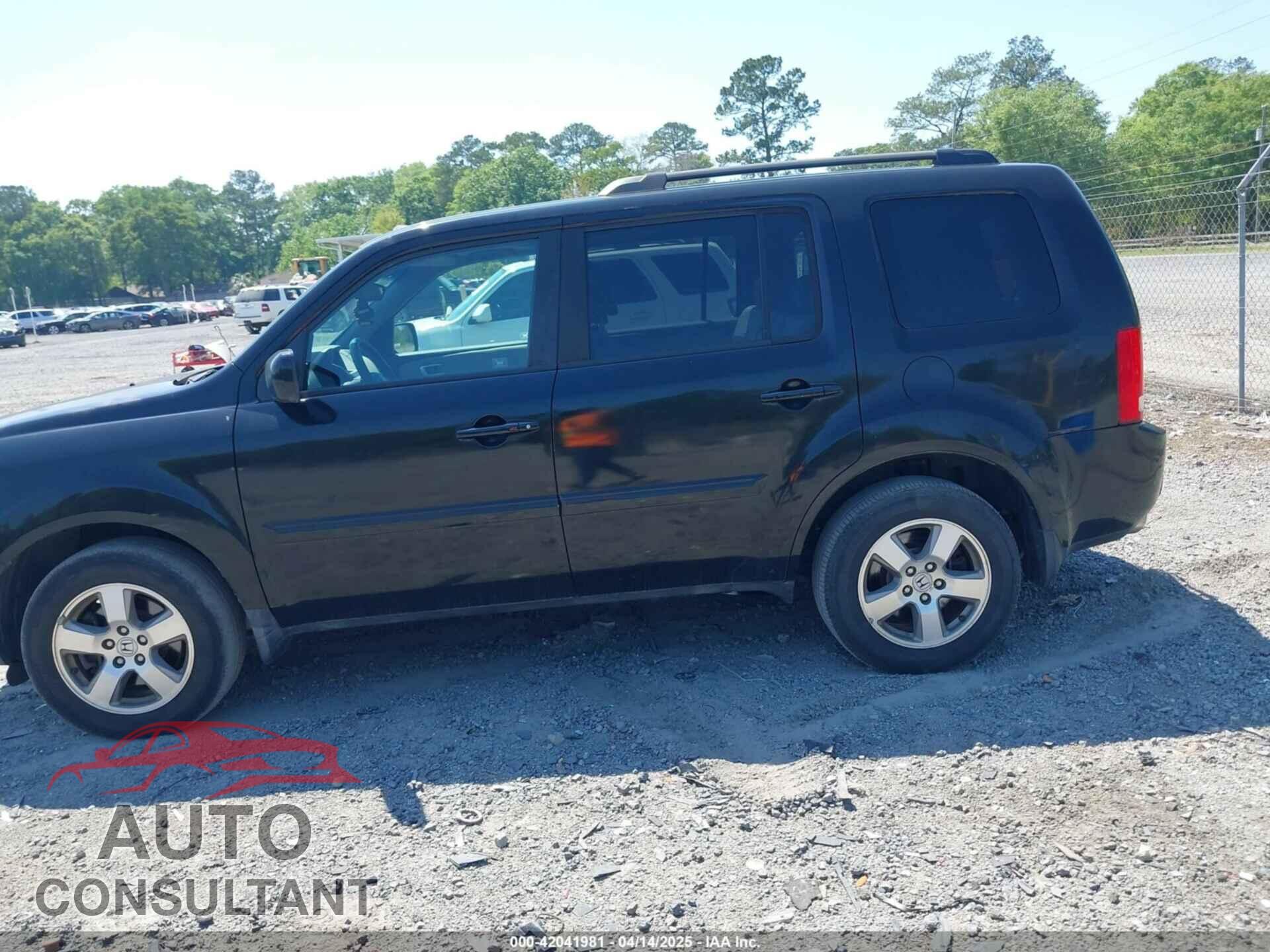 HONDA PILOT 2011 - 5FNYF3H50BB001981