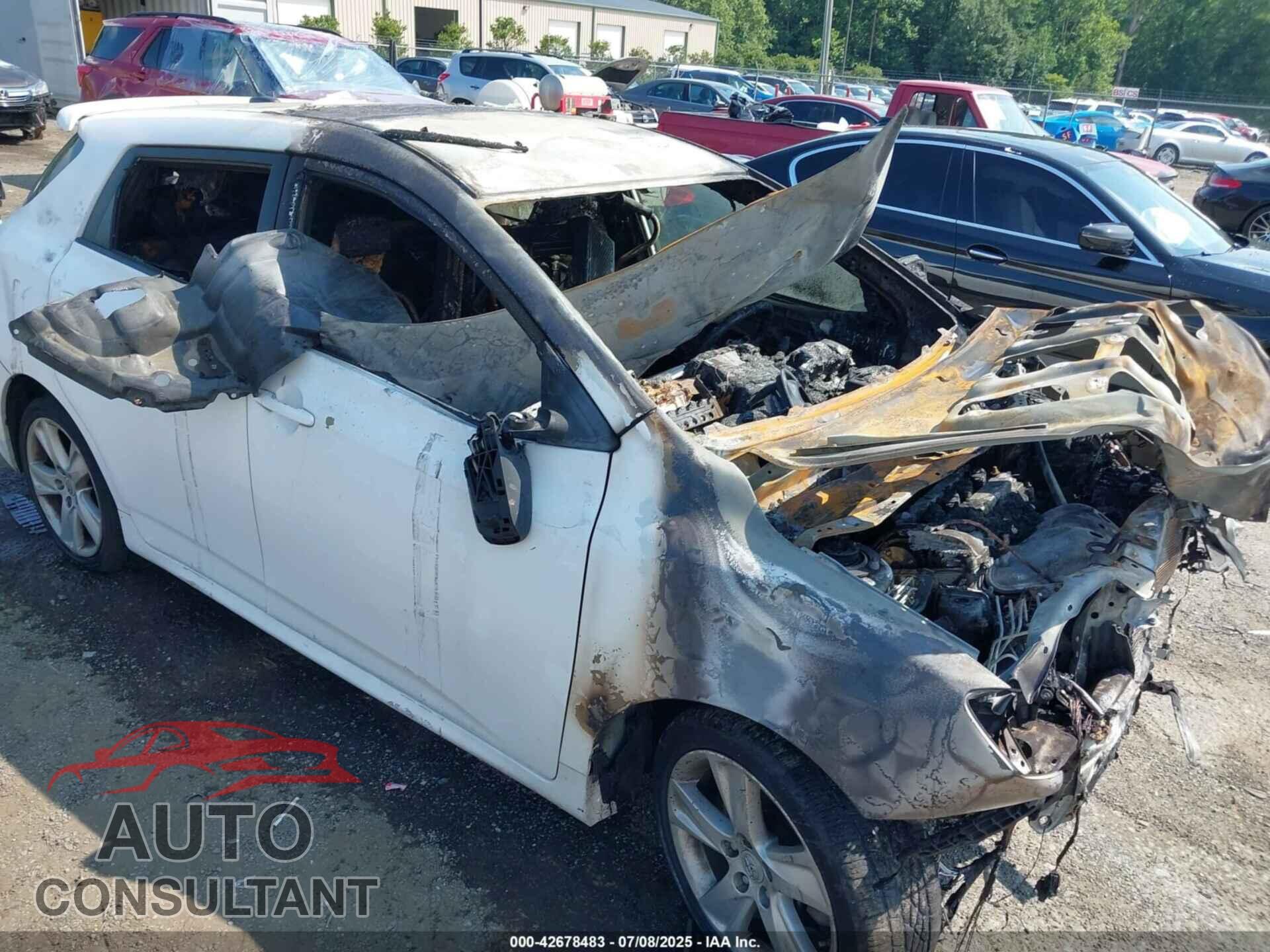 TOYOTA MATRIX 2011 - 2T1LE4EE5BC020182