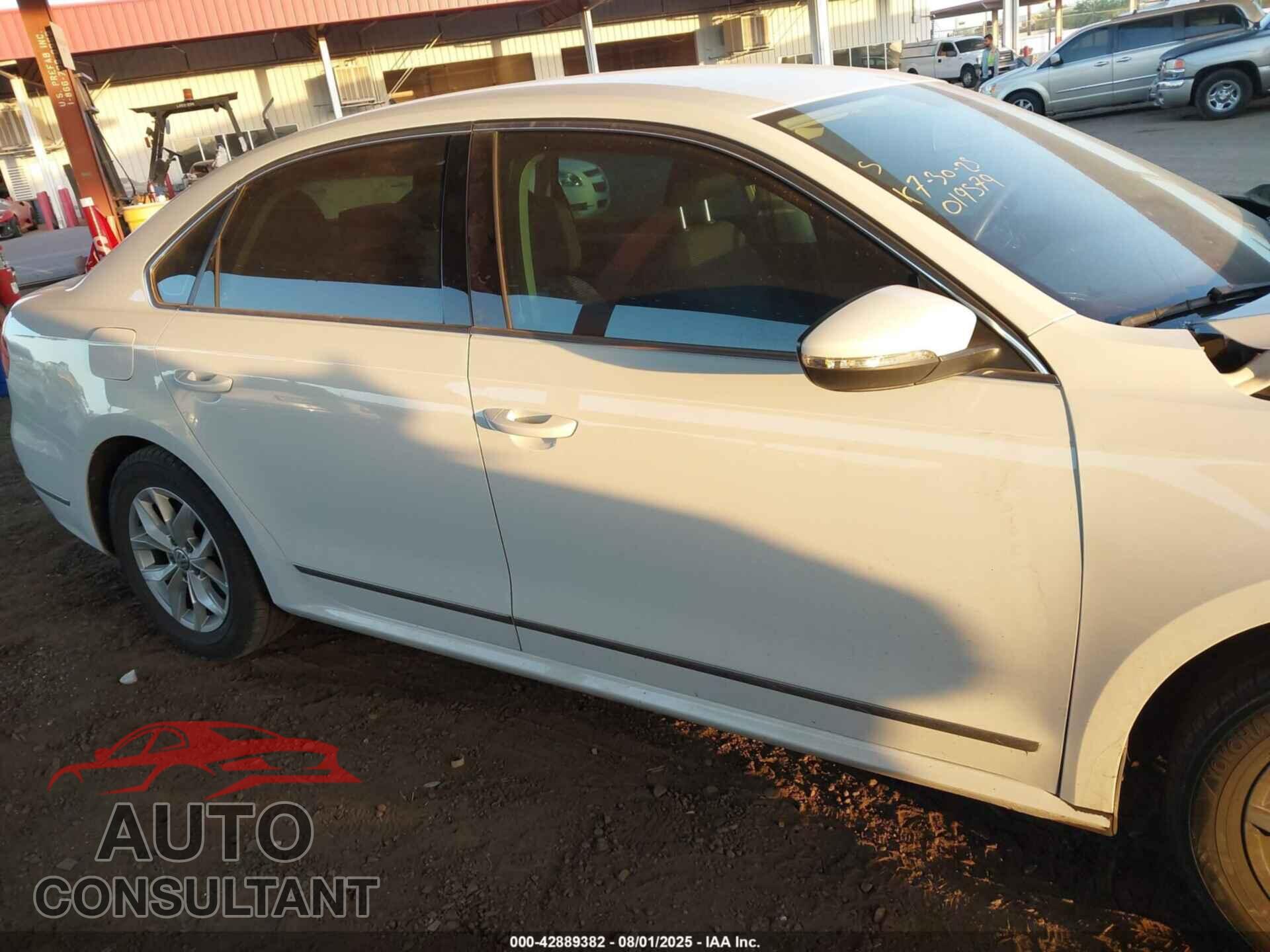 VOLKSWAGEN PASSAT 2017 - 1VWAT7A33HC019579