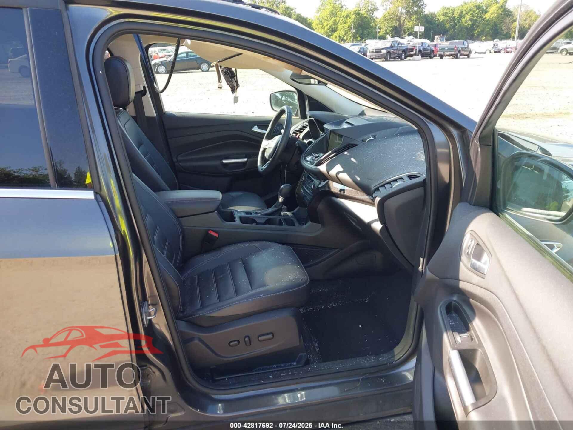 FORD ESCAPE 2017 - 1FMCU9JD2HUA17583