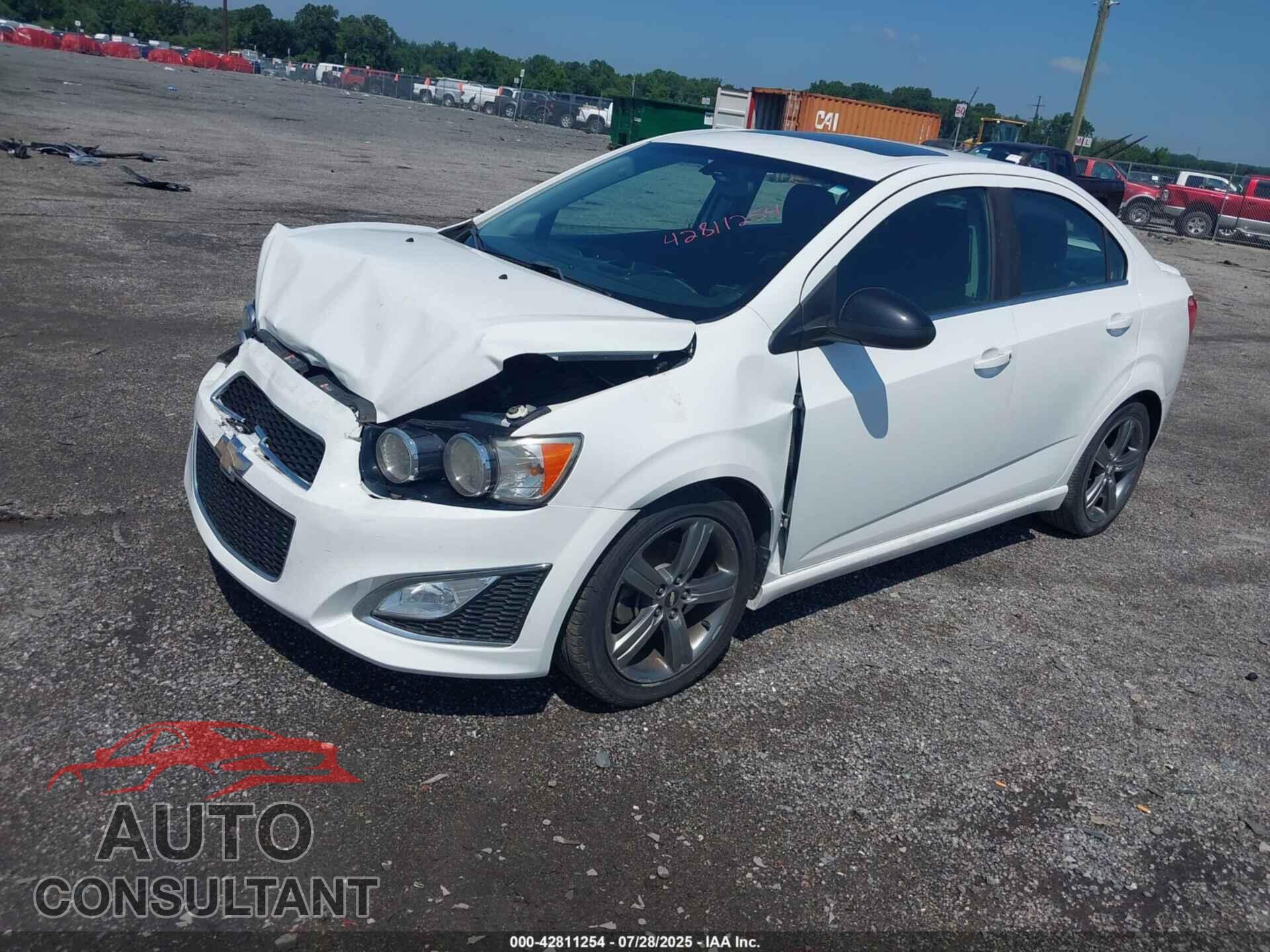 CHEVROLET SONIC 2015 - 1G1JG5SB4F4177978