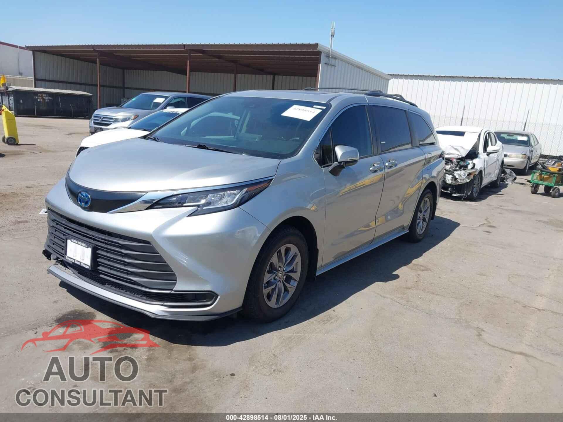 TOYOTA SIENNA 2022 - 5TDBSKFC4NS070394