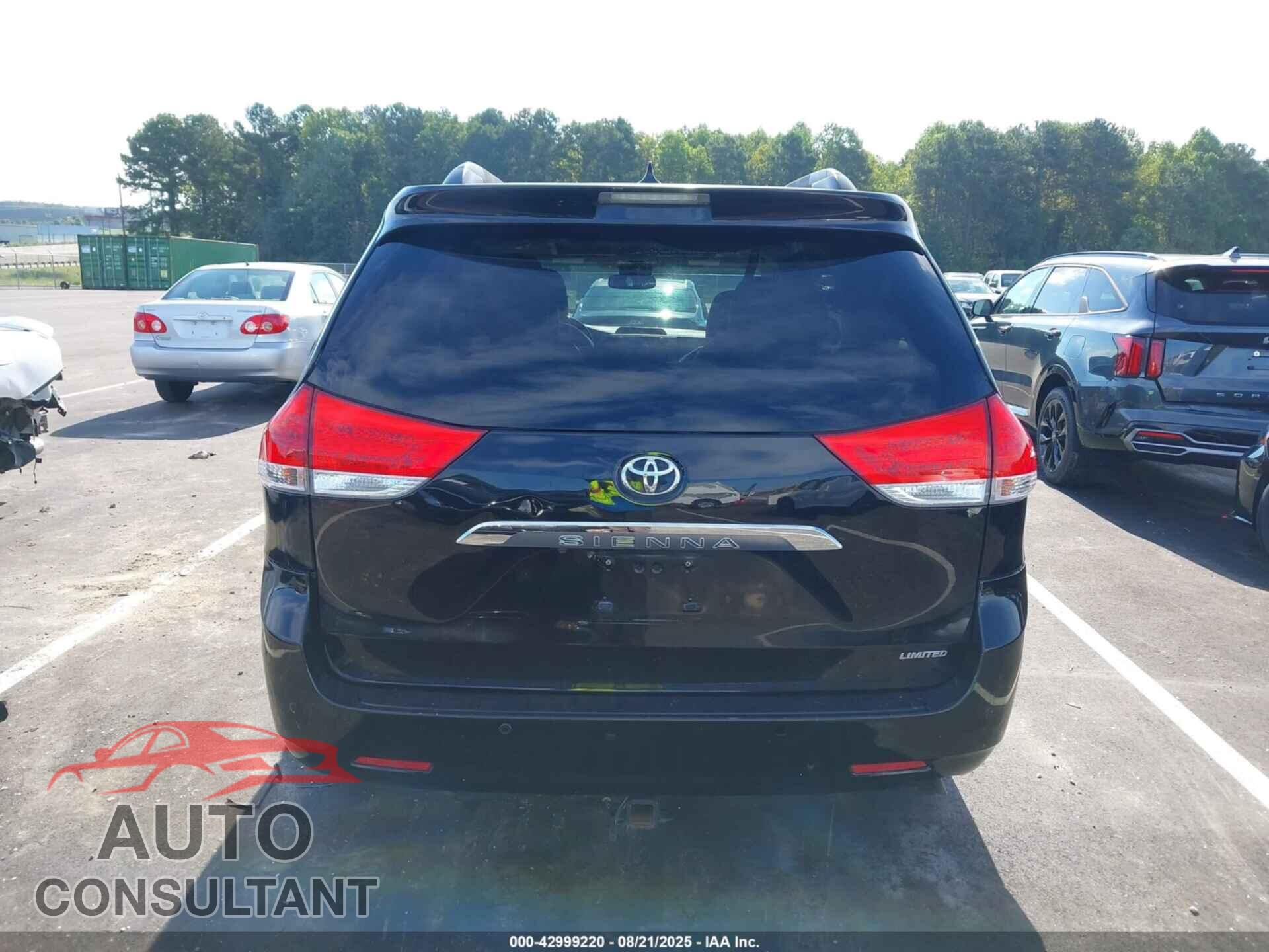 TOYOTA SIENNA 2011 - 5TDYK3DC0BS037696