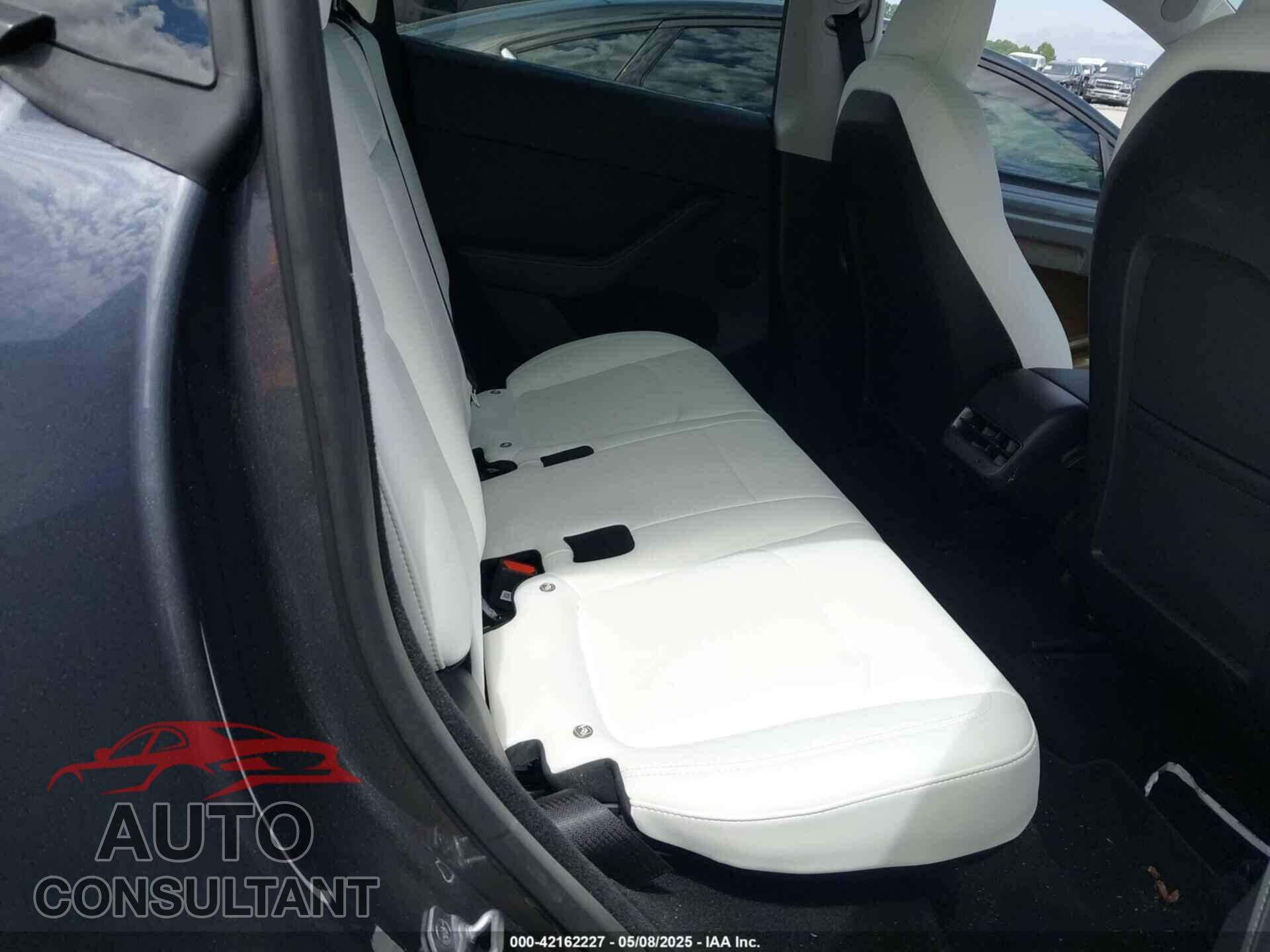 TESLA MODEL Y 2023 - 7SAYGDEE1PA166355
