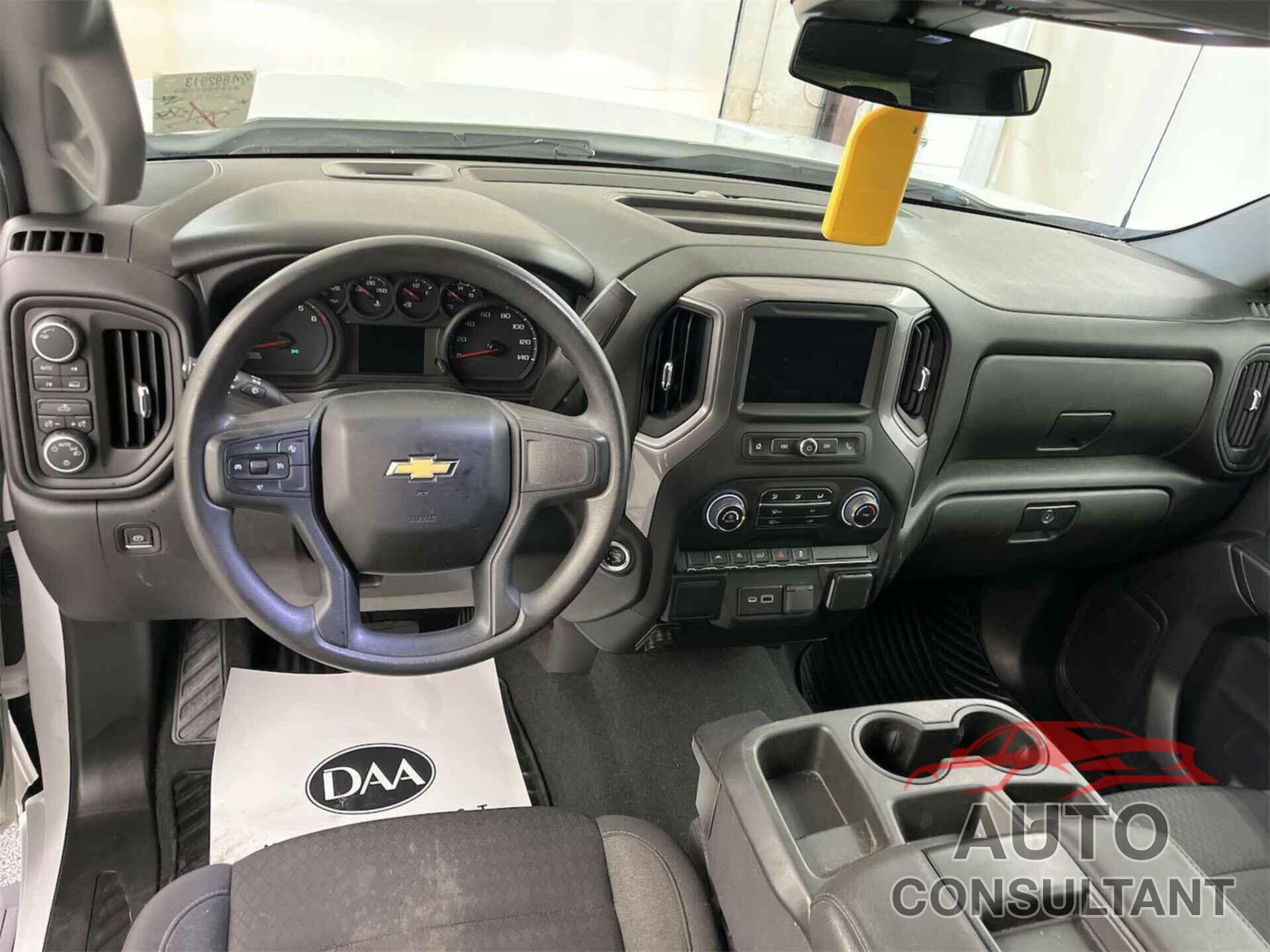 CHEVROLET SILVERADO 2022 - 1GCRDBEK3NZ615047