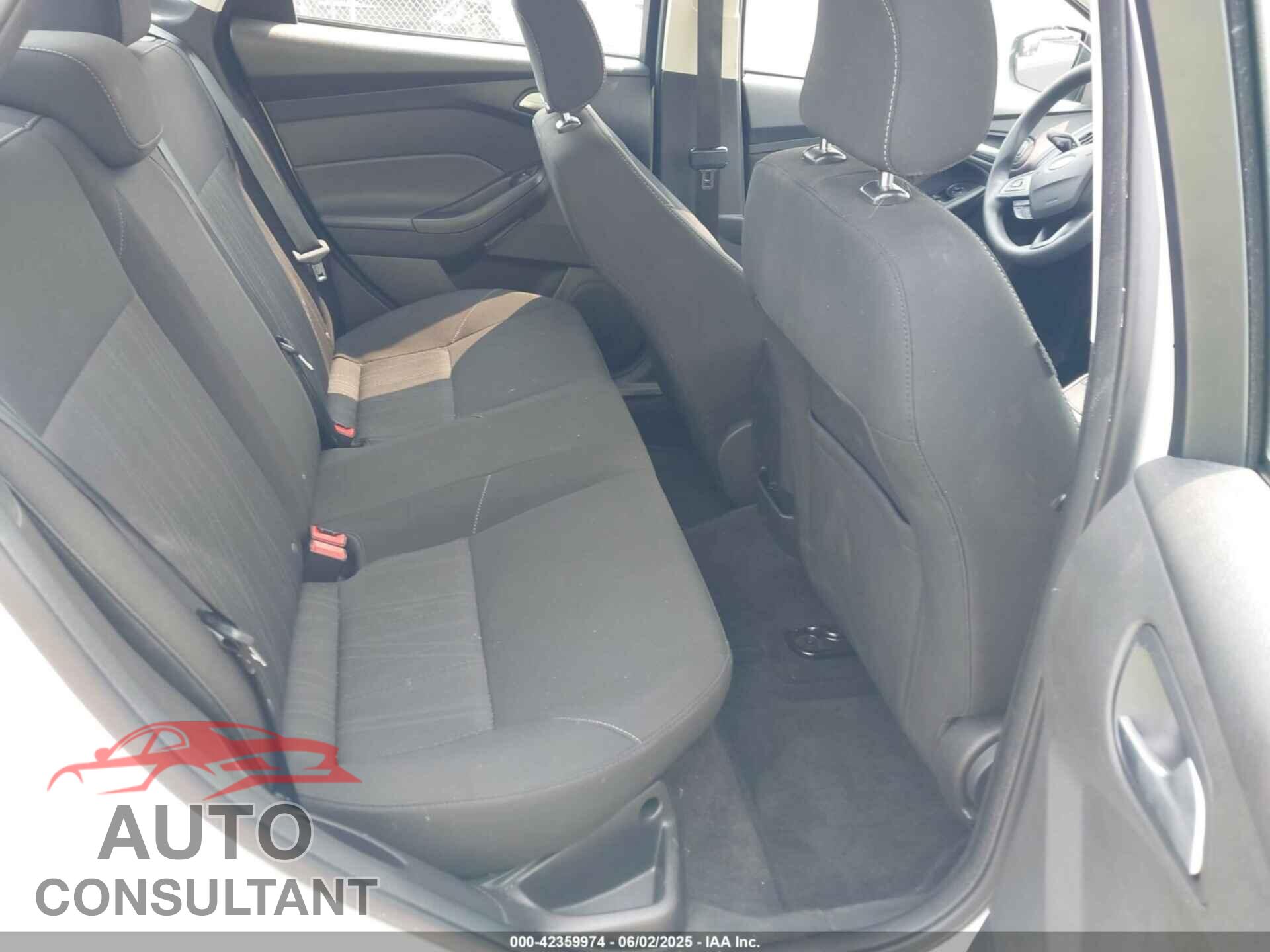 FORD FOCUS 2018 - 1FADP3FE7JL211008