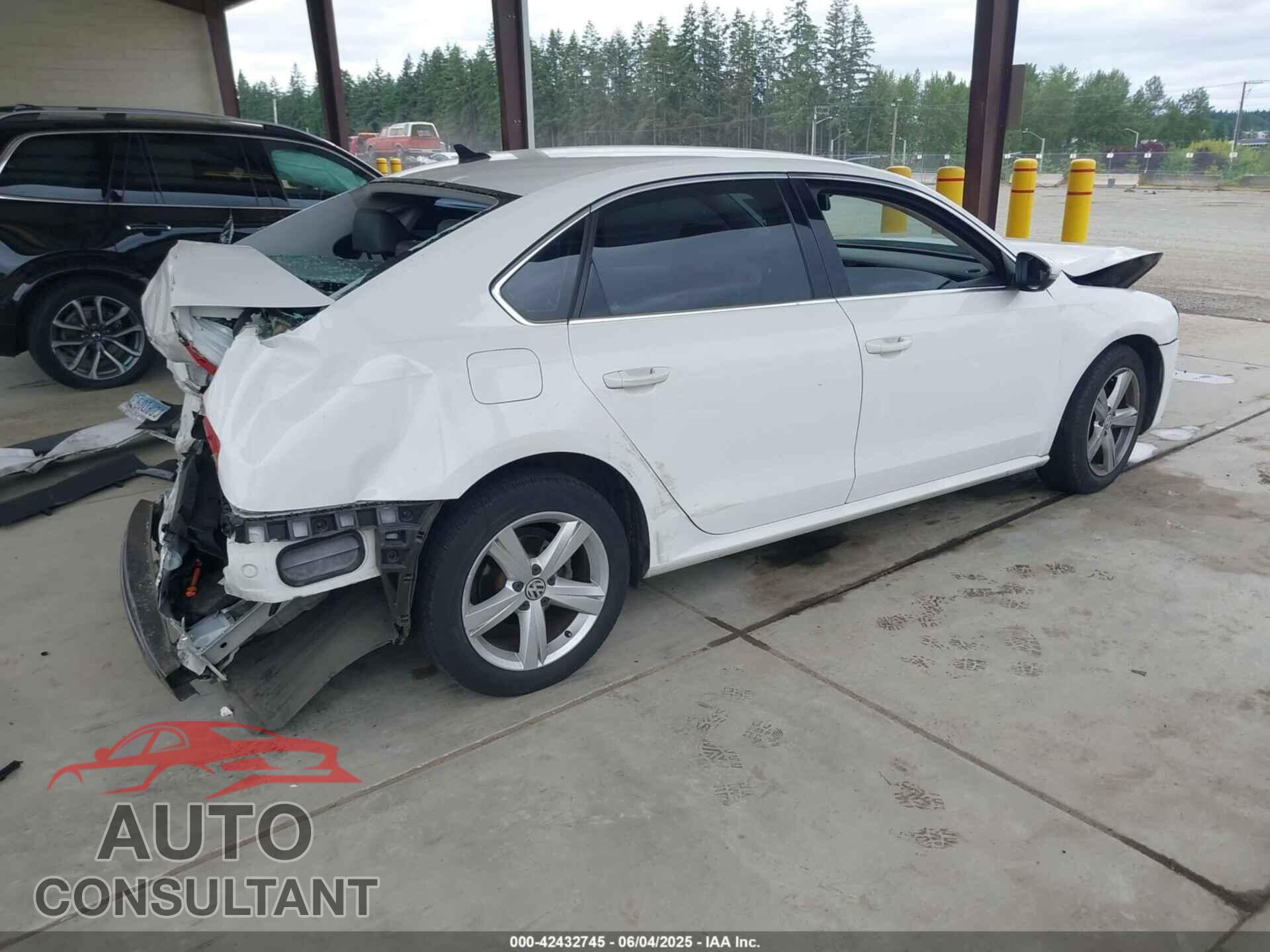 VOLKSWAGEN PASSAT 2012 - 1VWBP7A30CC042884