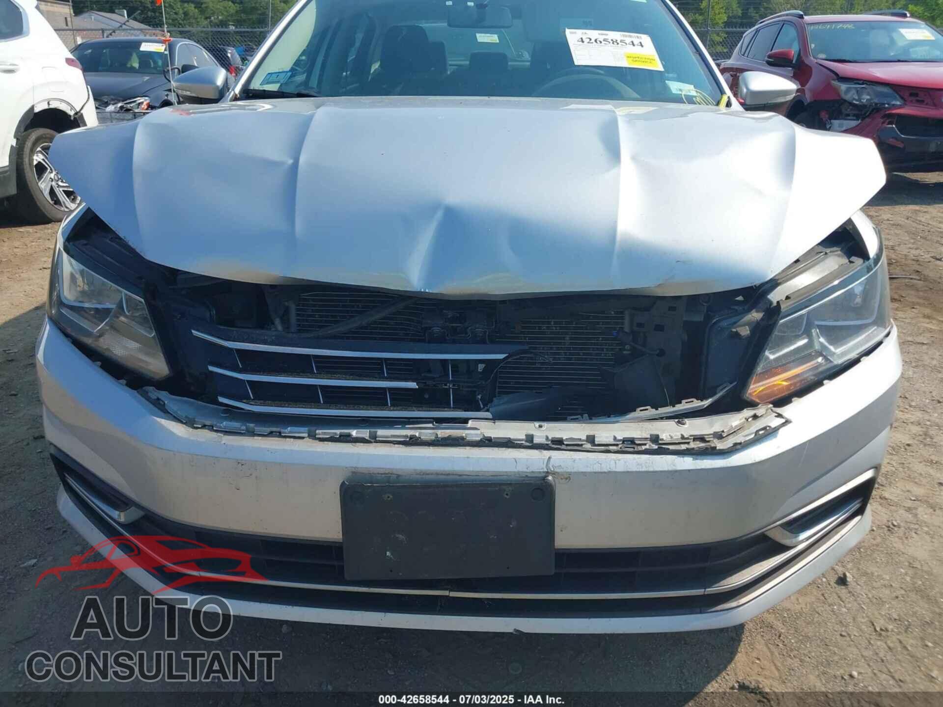 VOLKSWAGEN PASSAT 2017 - 1VWAT7A39HC003192