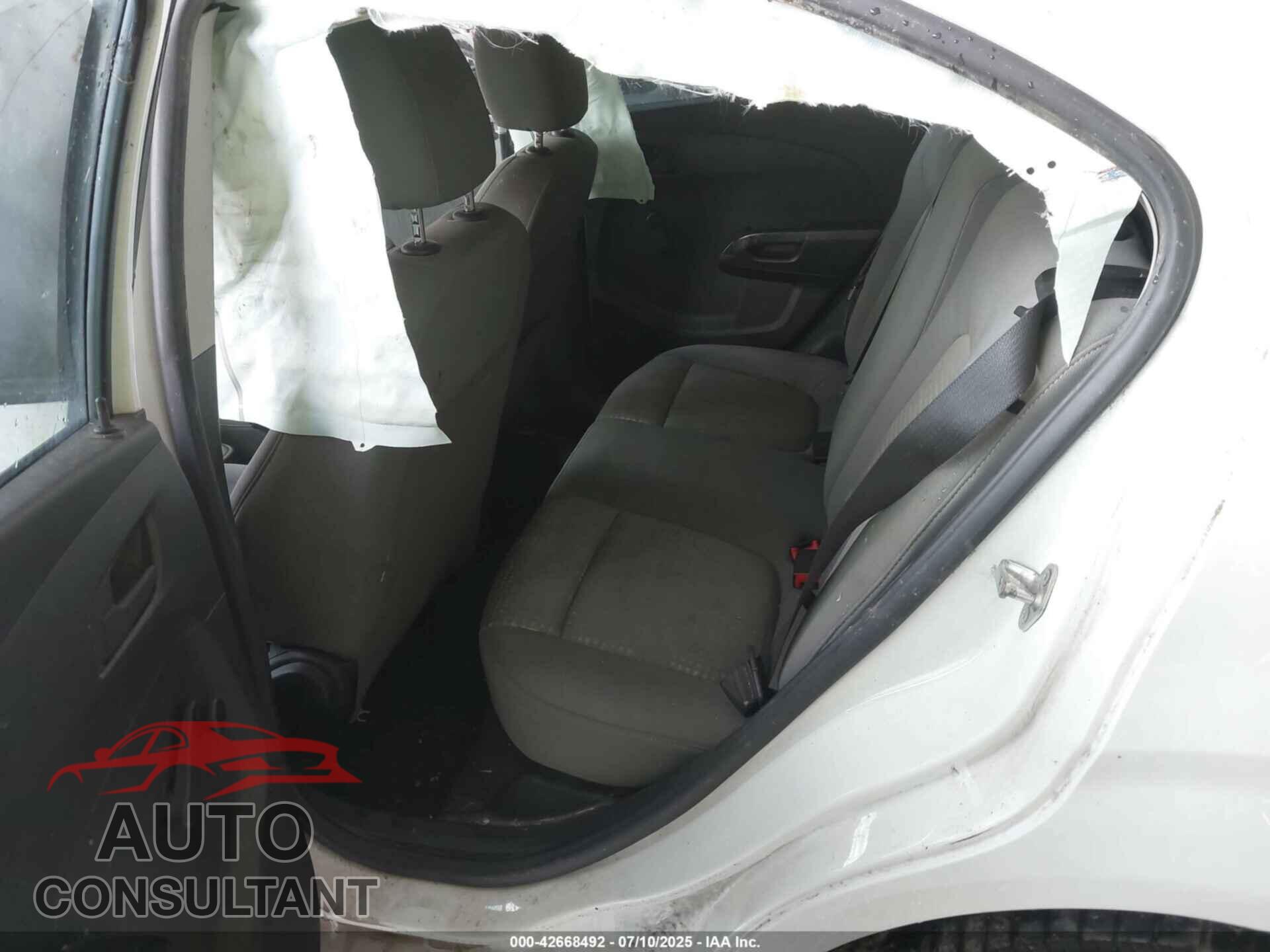 CHEVROLET SONIC 2015 - 1G1JA5SH3F4128681