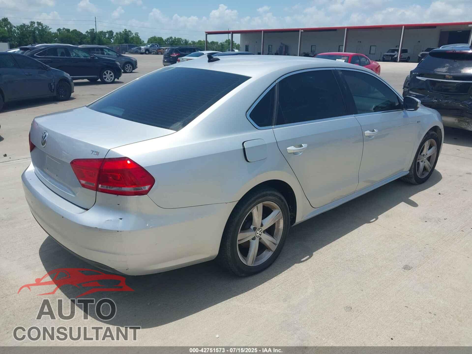 VOLKSWAGEN PASSAT 2015 - 1VWAT7A36FC120001