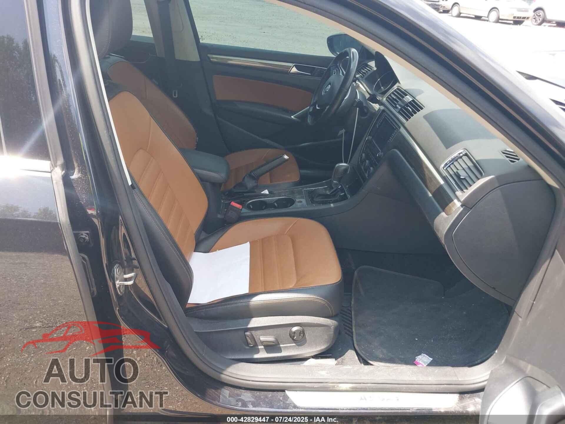 VOLKSWAGEN PASSAT 2018 - 1VWCA7A36JC010783