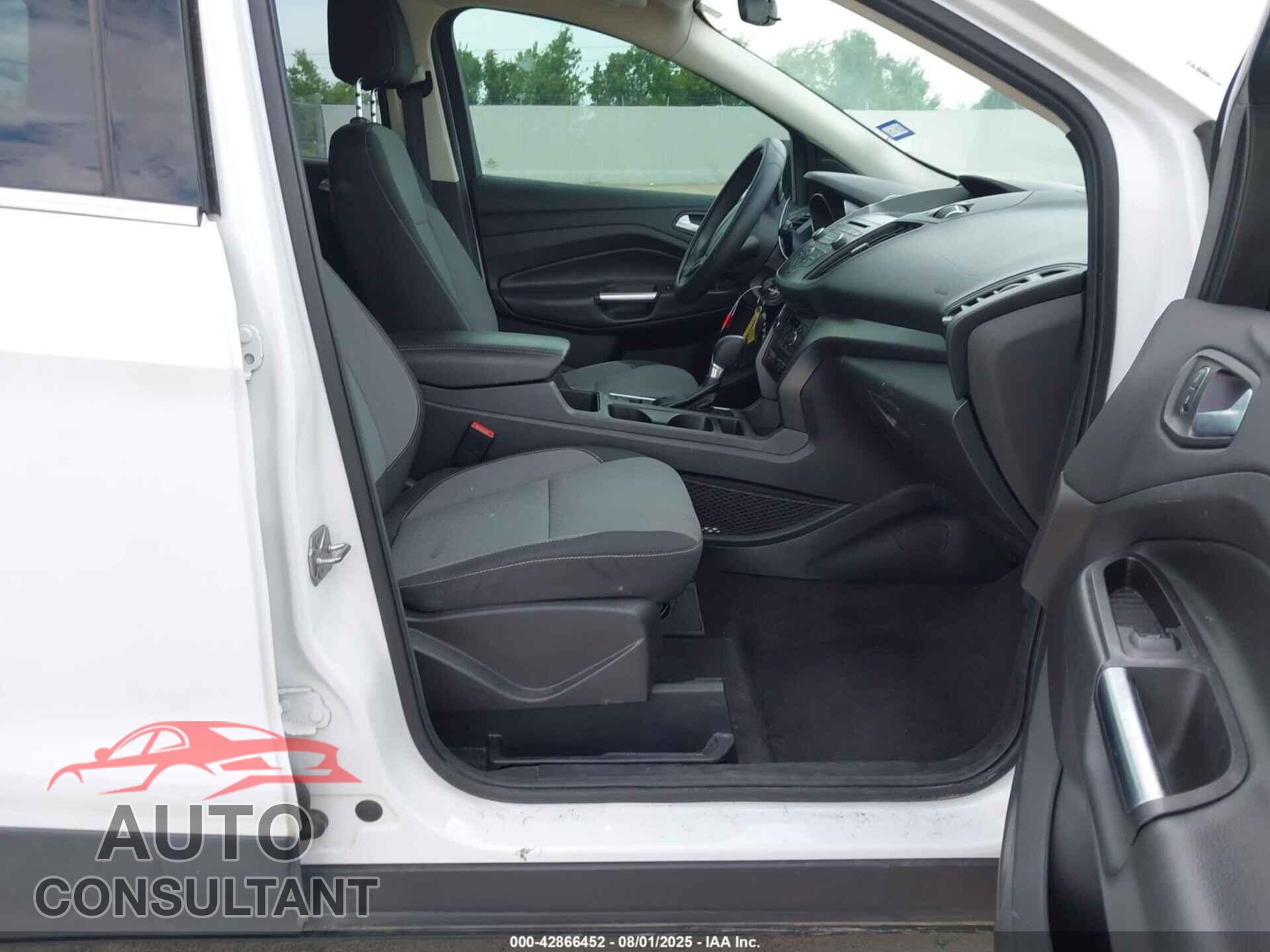 FORD ESCAPE 2017 - 1FMCU0GD5HUE39298