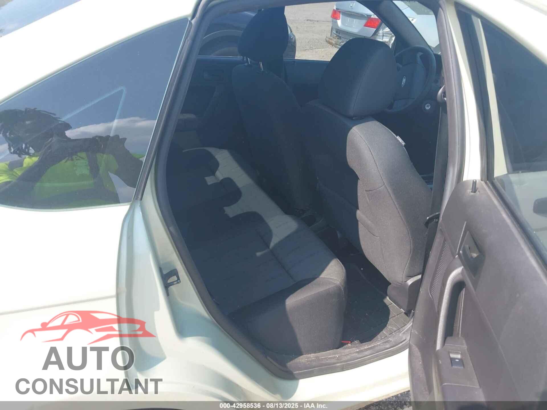 FORD FOCUS 2010 - 1FAHP3FN2AW122169