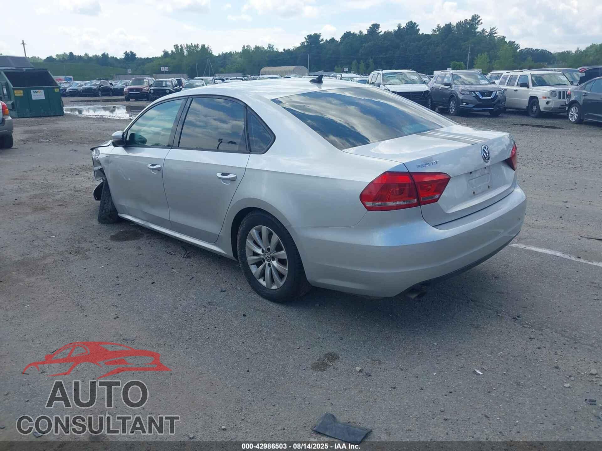 VOLKSWAGEN PASSAT 2015 - 1VWAT7A35FC037272